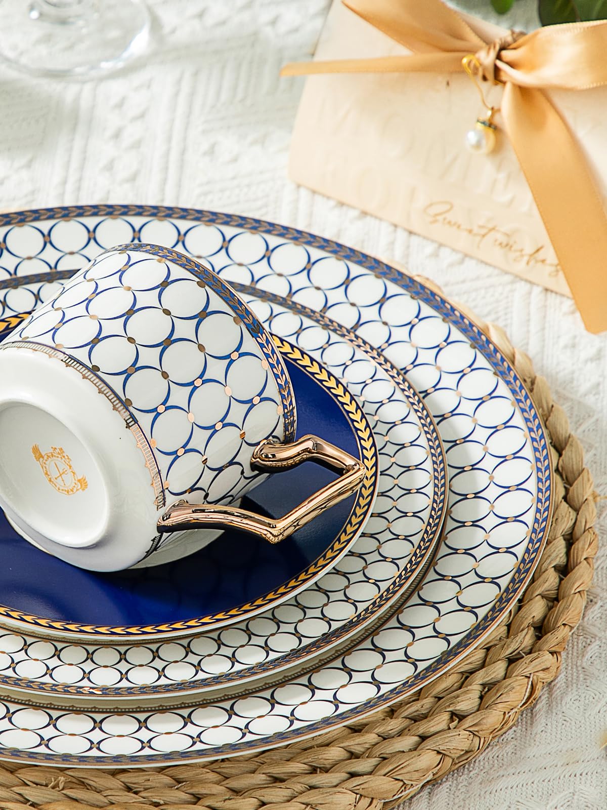 Zestaw 4 talerzy obiadowych z porcelany kostnej, 20 cm, do serwowania sałatek, nowoczesne, okrągłe naczynia. Zastawa stołowa do kuchni.