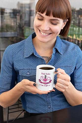 Nail Techs Polish Life. Taza de café y té para manicuristas y mujeres (11 onzas)