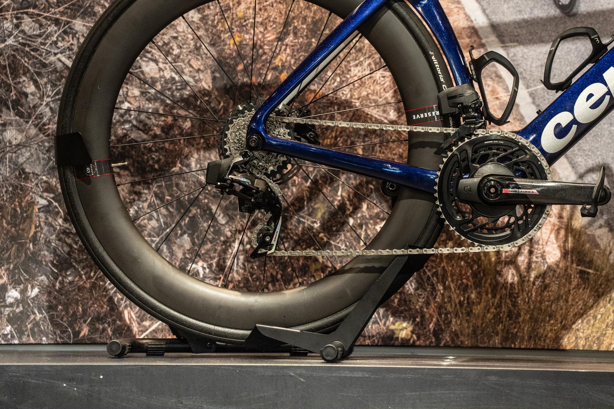 BBB Cycling Stilvoller Fahrrad-Abstellständer für Aufbewahrung und Reparatur Universelle Kompatibilität Robuster Fahrradständer für Rennräder, Citybikes und Mountainbikes SteadyUP BTL-156