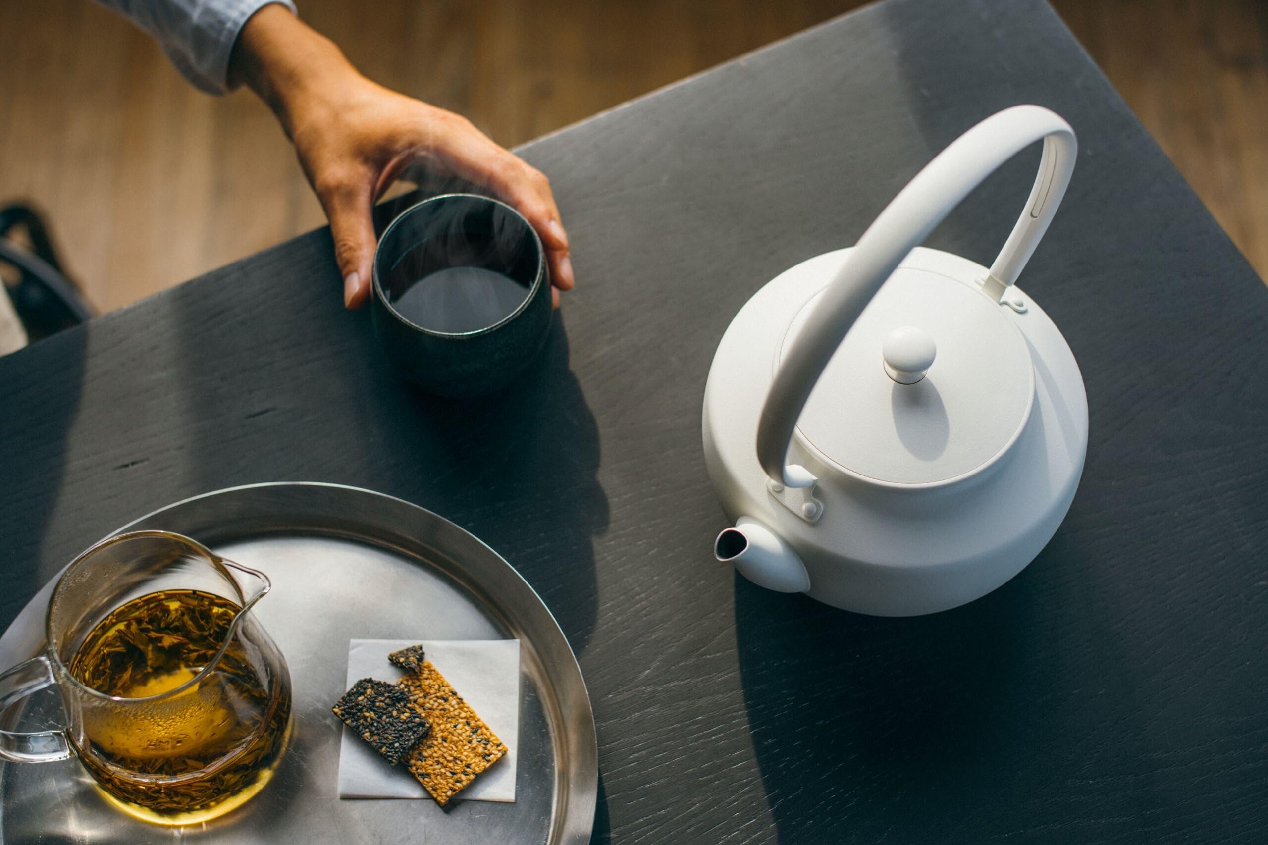 MoonKettle | Hervidor eléctrico con control de temperatura (122 °F a 212 °F) | Mantiene el calor | 30 onzas líquidas | Luz ambiental calmante y sonido | Boquilla de vertido de precisión | 7