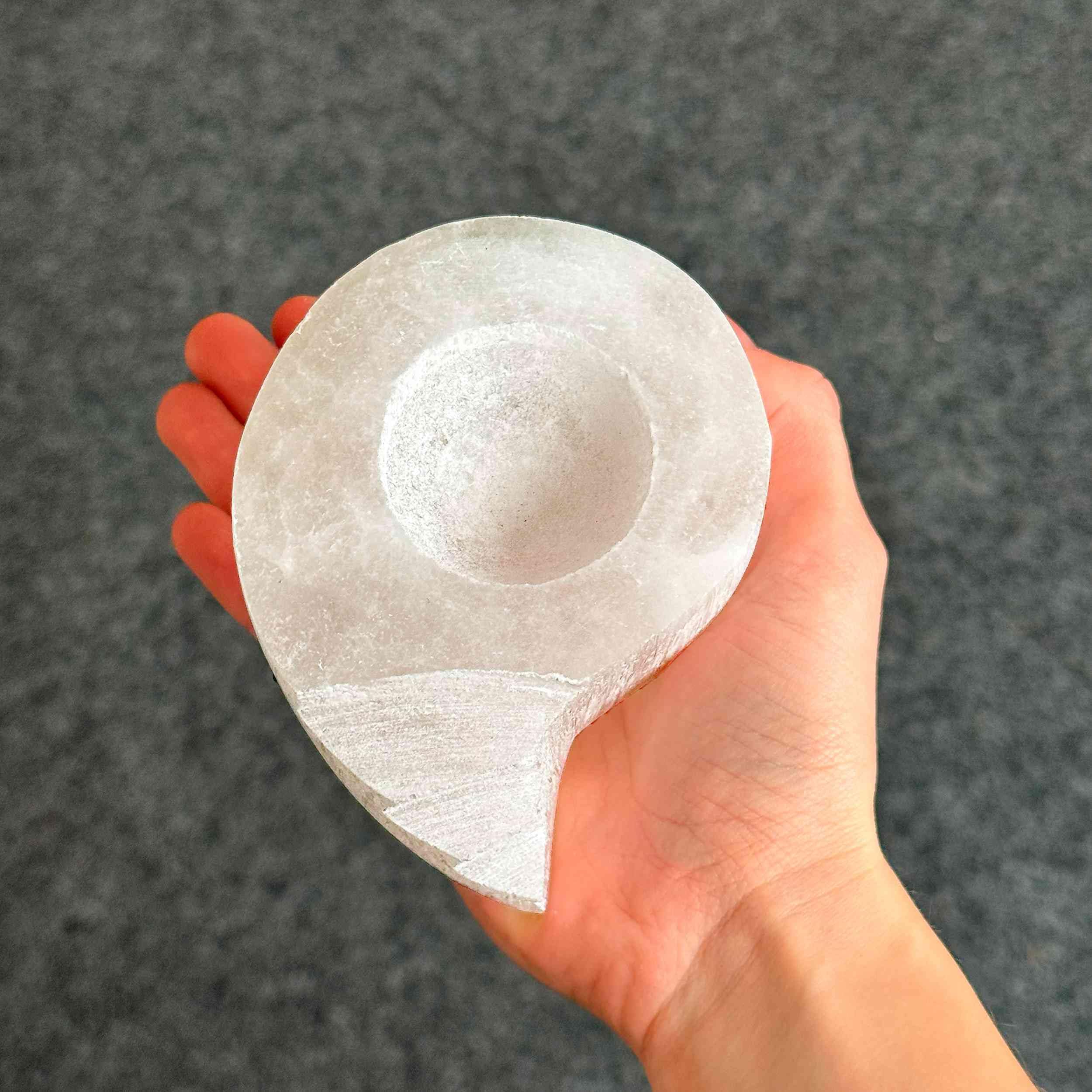 NKlaus 2 x świecznik na podgrzewacze Selenit 4,5 x 8 cm – biały kryształowy świecznik z kamienia naturalnego do medytacji, rytuałów i równowagi duchowej