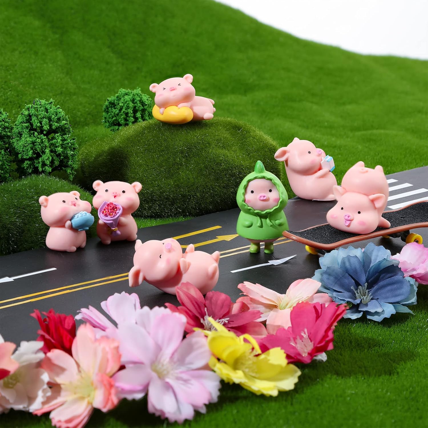 Leitee 19 Pcs Pig Mini Figurines Bird Dog Cat Figure Animal Set Cute Figurine Pig Cake Toppers for Home Desk Birthday Party Decorations(Classic)