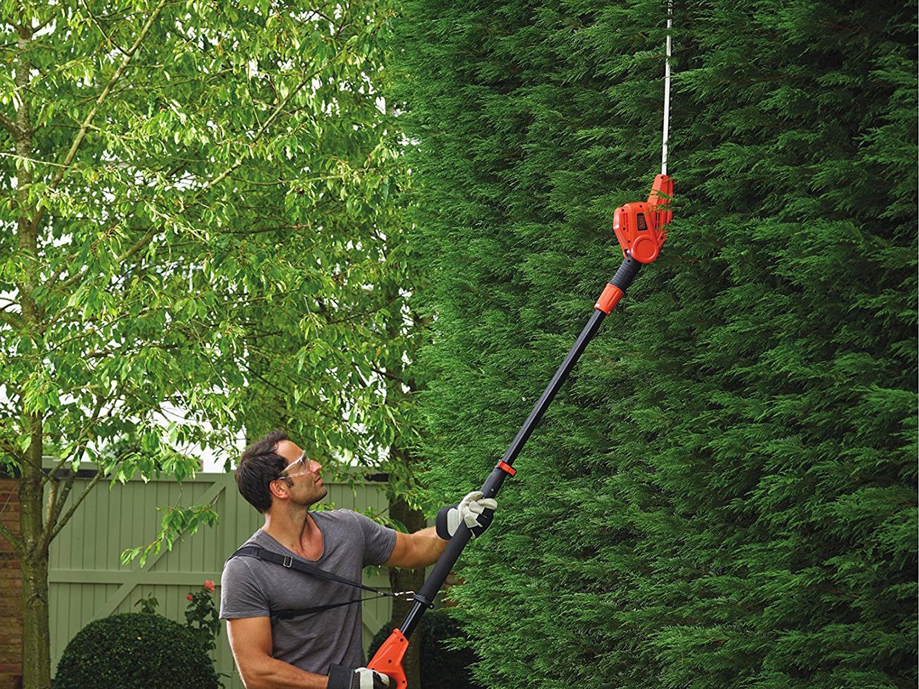 BLACK+DECKER PH5551 Cortasetos de Pértiga de 550W 51cm de Longitud de Espada con Mango Telescópico y Cabezal Pivotante de 5 Posiciones