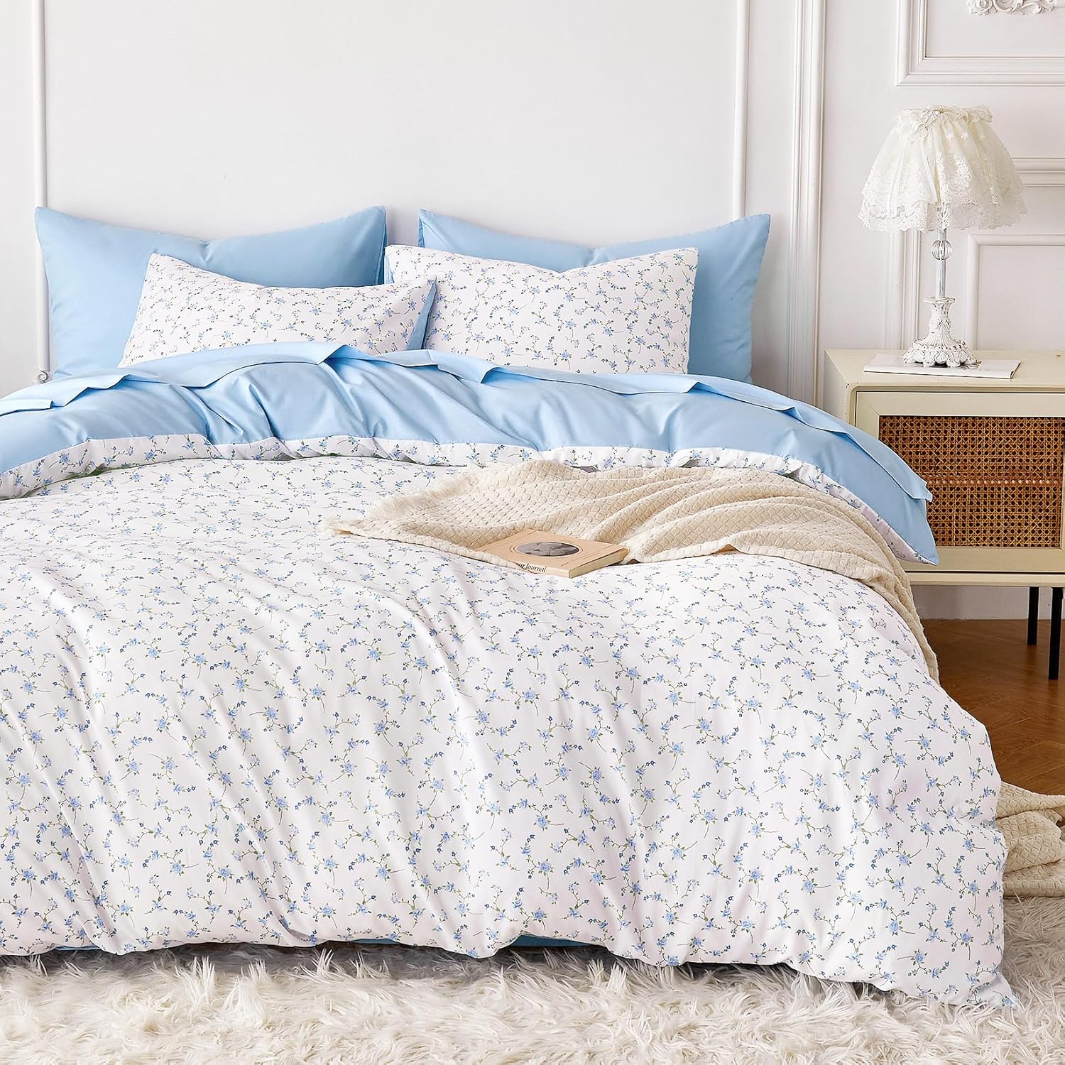 Wake In Cloud - Floral Comforter Set, Coquette Cottagecore Aesthetic Cute Flower Pattern for Women Teen Girls, Soft Lightweight Dorm Bedding, 3 Pieces, Blue White, Twin/Twin XL Size - Image 3