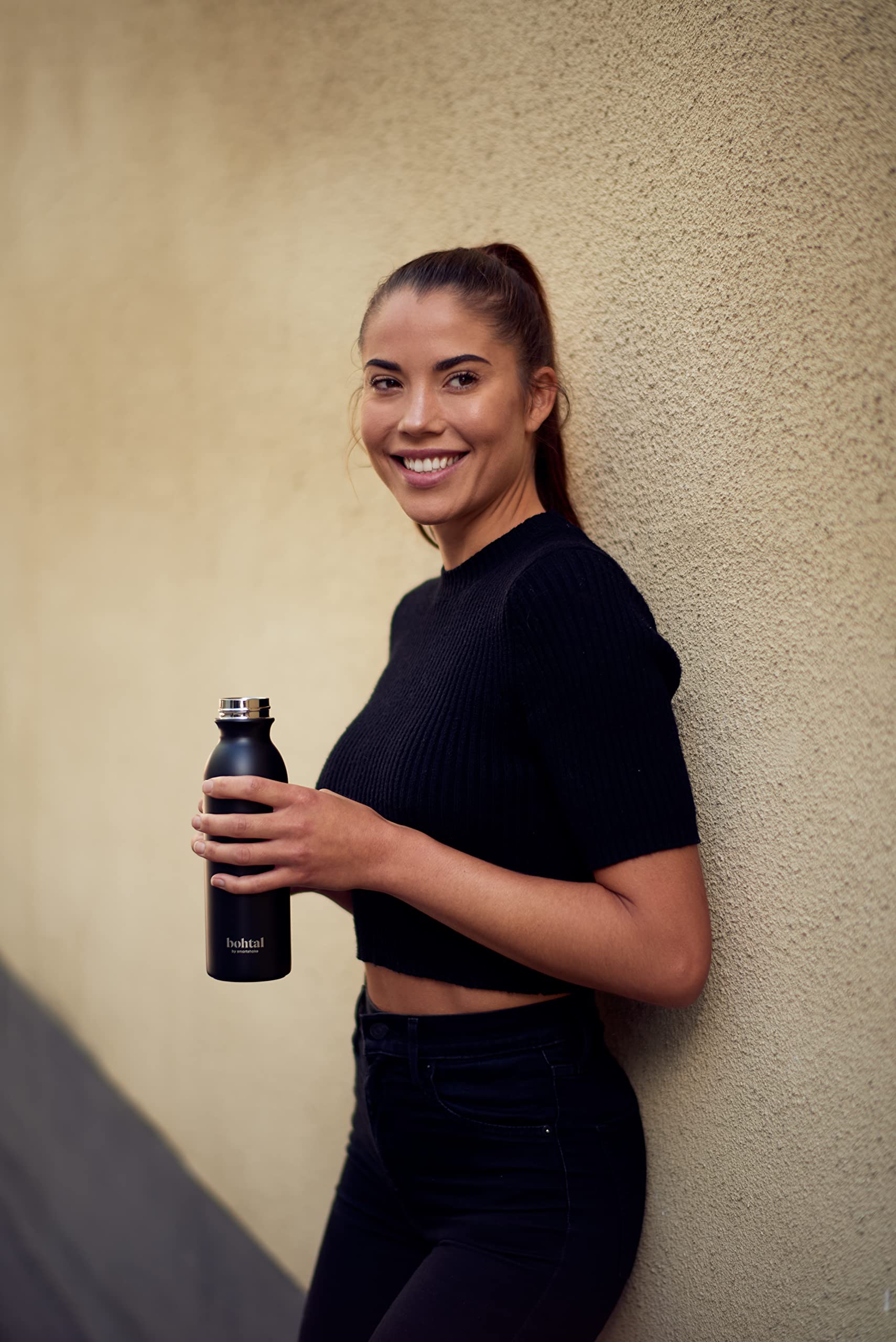 Smartshake Bohtal Doppelt isolierte schwarze Wasserflasche - 600ml Edelstahl Metall Wasserflasche für heiße und kalte Getränke BPA-freie schwarze Wasserflasche Thermo Vakuum Metall Trinkflasche