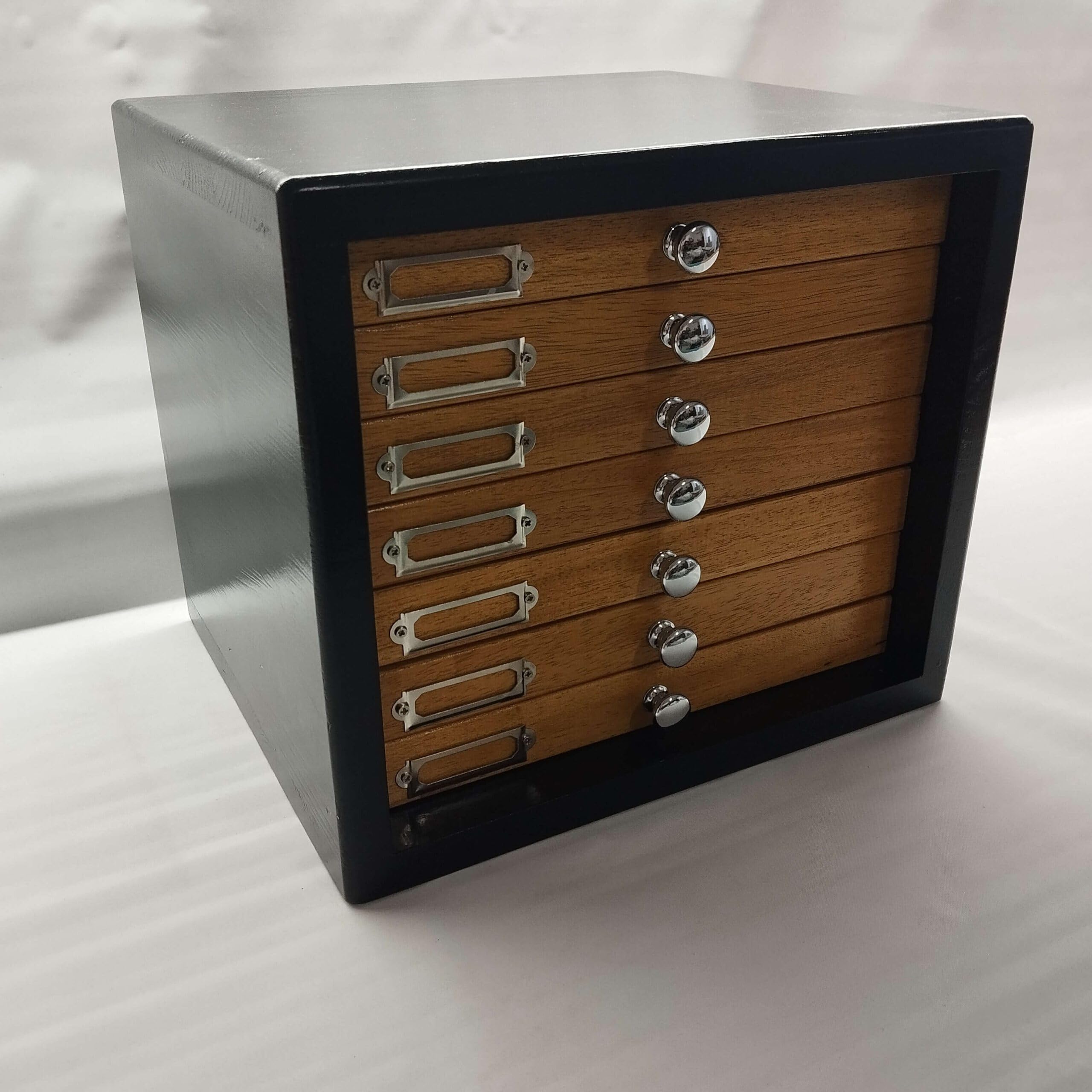 Monetario para Monedas y medallas de colección, Mueble de Madera con 7 cajones y Terciopelo, pomelos de latón, Hecho a Mano en Italia, numerado