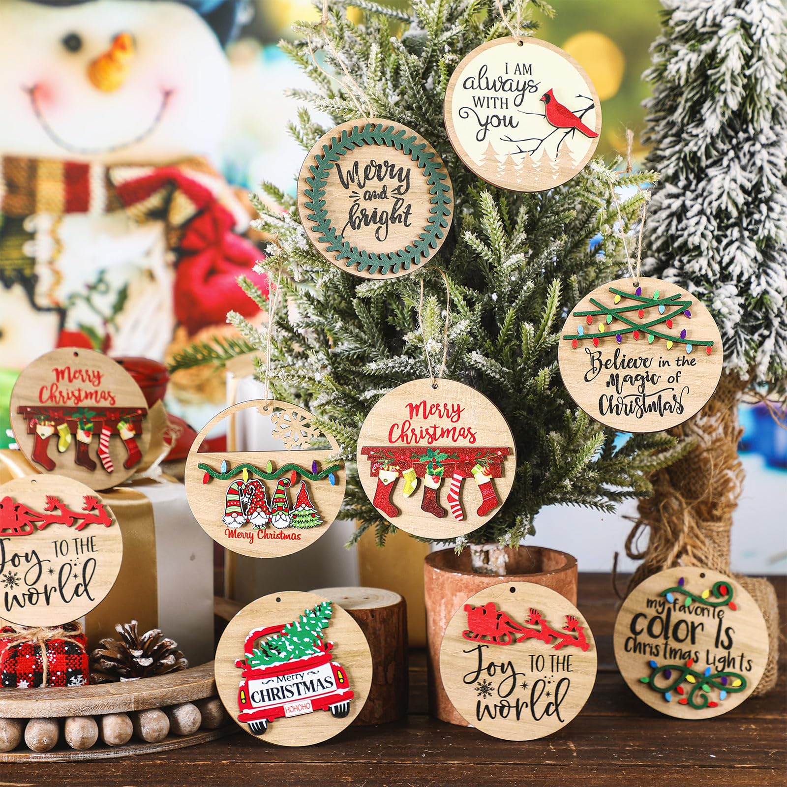 Huwena 24 adornos colgantes de madera 3D de Navidad, adornos de gnomo cardenal para decoración de casa de campo, redondos, camiones, coronas de Navidad, manualidades para decoración del hogar