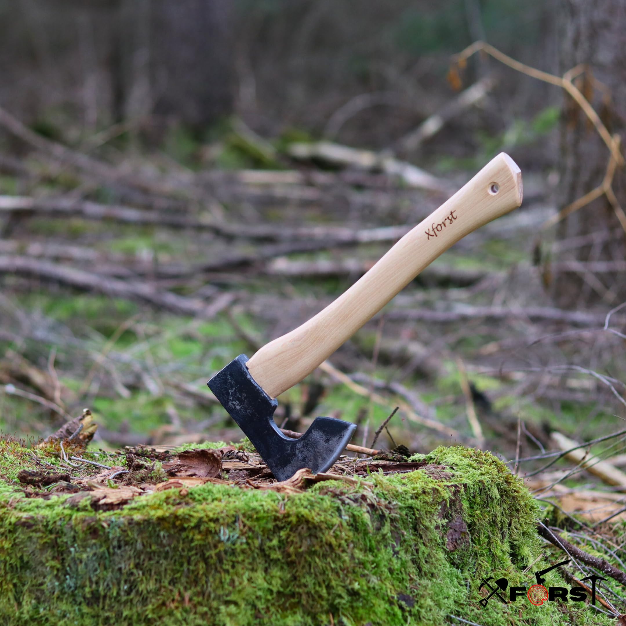 Xforst Hacha vikinga, hacha de supervivencia de acero al carbono forjado, hacha de mano con mango de madera de nogal y protector de corte de piel auténtica, 38 cm de longitud, 0,75 kg de peso, modelo
