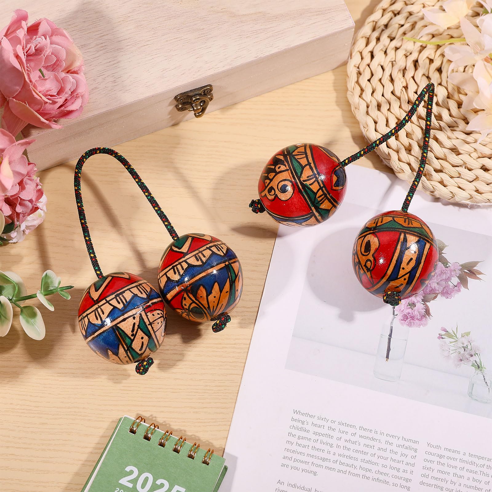 FREEBLOSS 2 paquetes de coctelera Kashaka pintada a mano, instrumento de asalato africano, con bolas rítmicas y cuerda ajustable, instrumento tradicional de percusión de doble bola Aslatuas