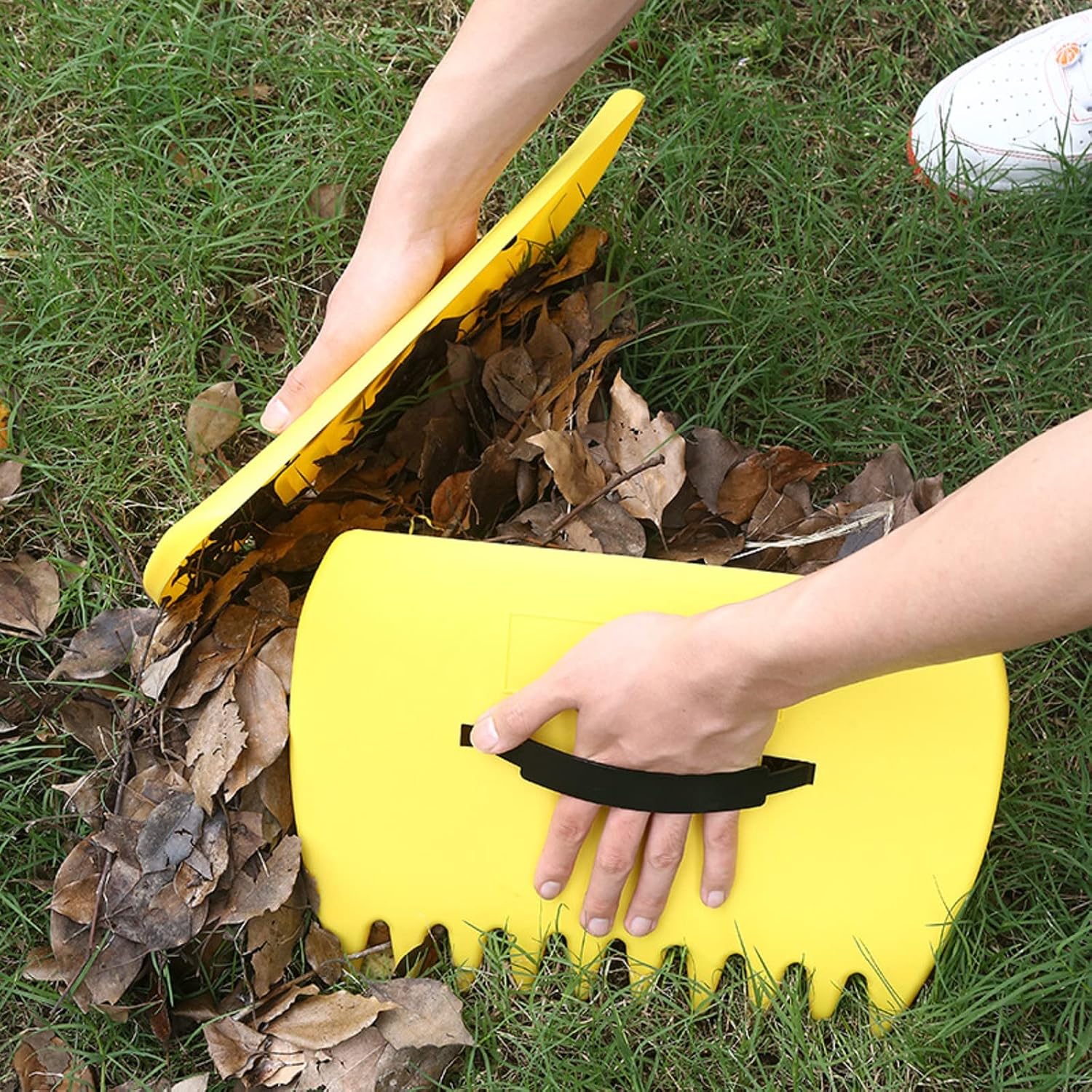 G-BAR Leaf Grabber Set Paw Handheld Hazelnut Leaf Scoop Fast Lawn Remove Fallen Collection Great Tool Lawn Claw Leaf Blade Used to Pick Up Leaves, Grass Clippings, Trash (Yellow) image 3