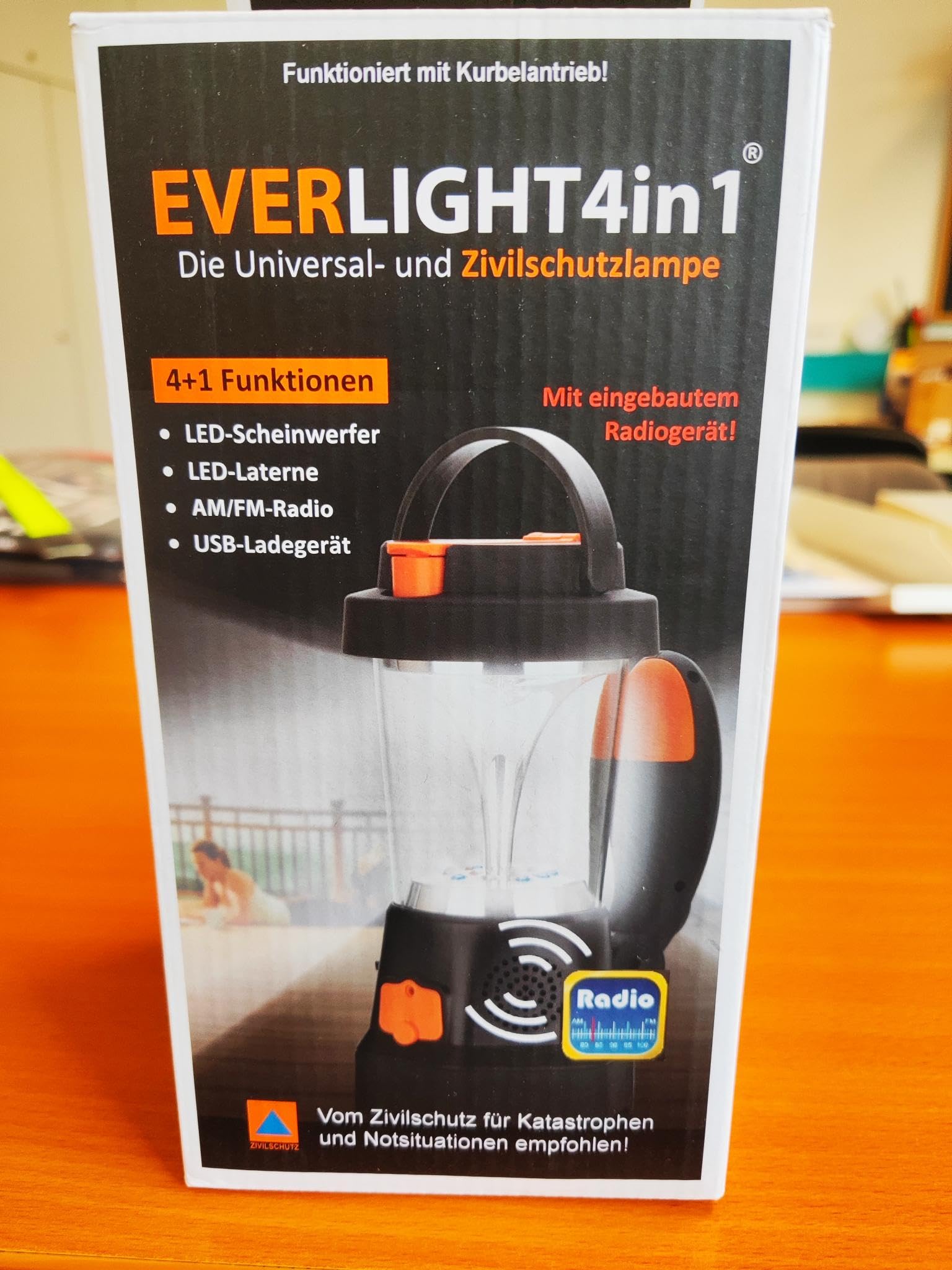 4in1 Lanterna LED alimentata a batteria | Radio di emergenza | banca di potere | Caricabatteria per cellulare | Ideale per interruzioni di corrente blackout, per il campeggio e il tempo libero