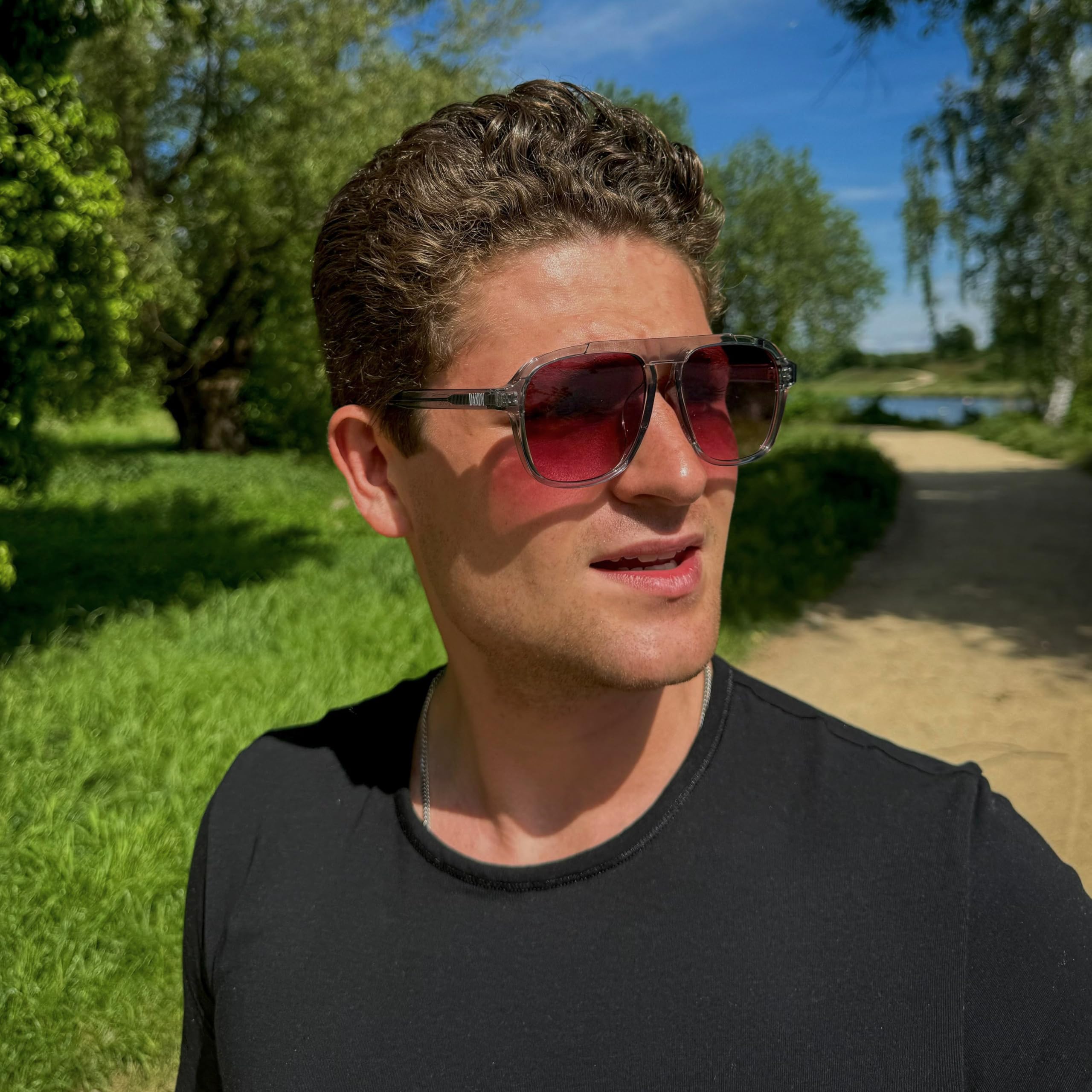 TONI Sonnenbrille, Bordeauxrotes Verlaufsglas, Transparent-Grauer TR90-Rahmen, UV400 Schutz