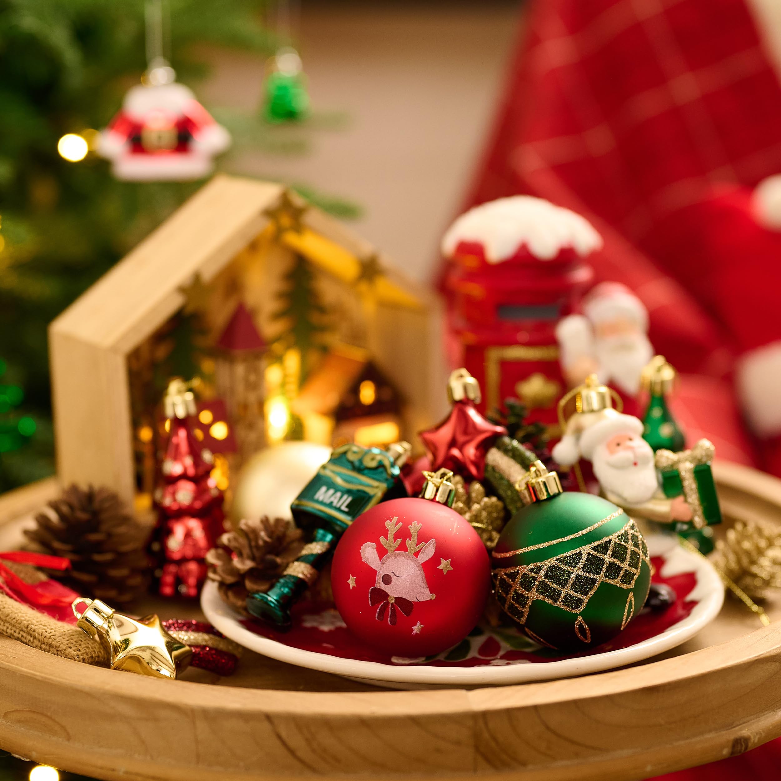 Valery Madelyn Lot de 40 boules de Noël avec paquet cadeau - Décoration de sapin de Noël avec crochet de suspension - Rouge vert doré