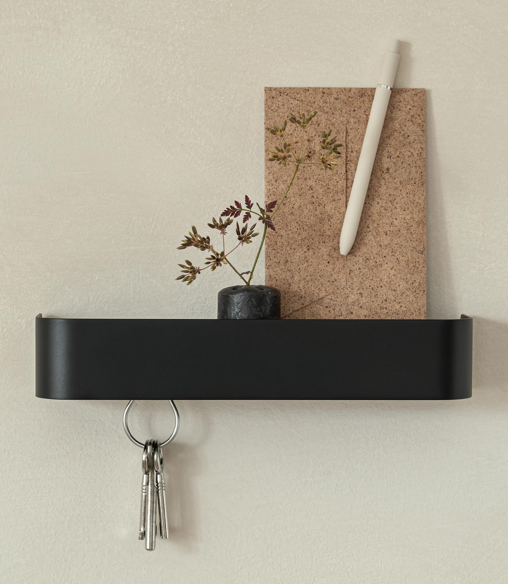 Kazai. Schlüsselbrett 'Tone' | Minimalistisches Schlüsselhaken-Design aus Berlin | Moderner Schlüsselhalter mit Ablage aus Metall | Schlüsselboard als Flur Möbel für die Wand | Schwarz