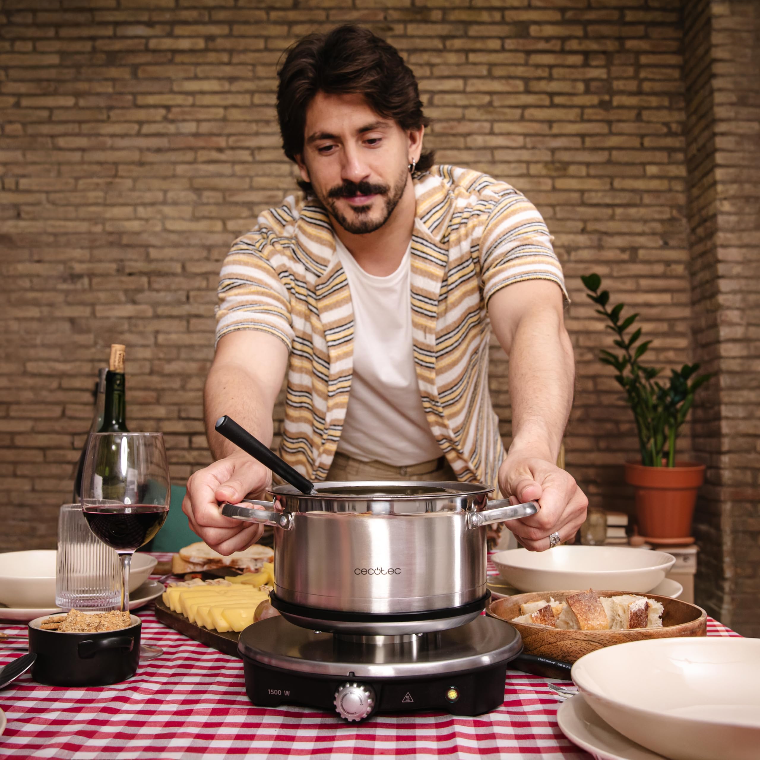 Cecotec Fondue Fun GourmetFondue Advance. 1500W Capacité 1,7 L, Fromage, Chocolat et Huile, Design Acier Inoxydable, Puissance Réglable, Passe au Lave-Vaisselle