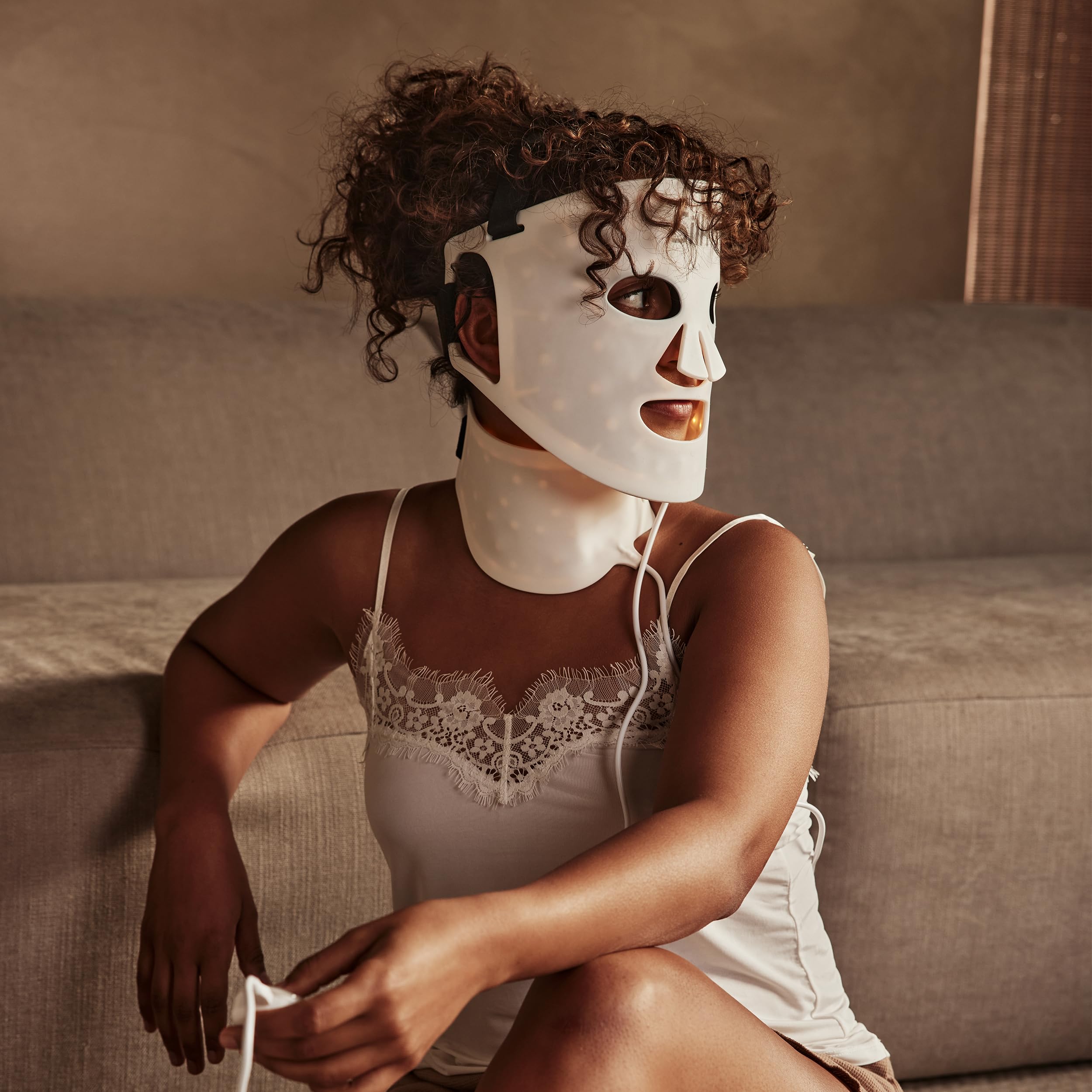 Silk'n Máscara LED Facial I Face LED Mask I Mascarilla para Rejuvenecer la Piel y Reducir Manchas I Luz Roja, Azul, Amarilla y Violeta I Blanca