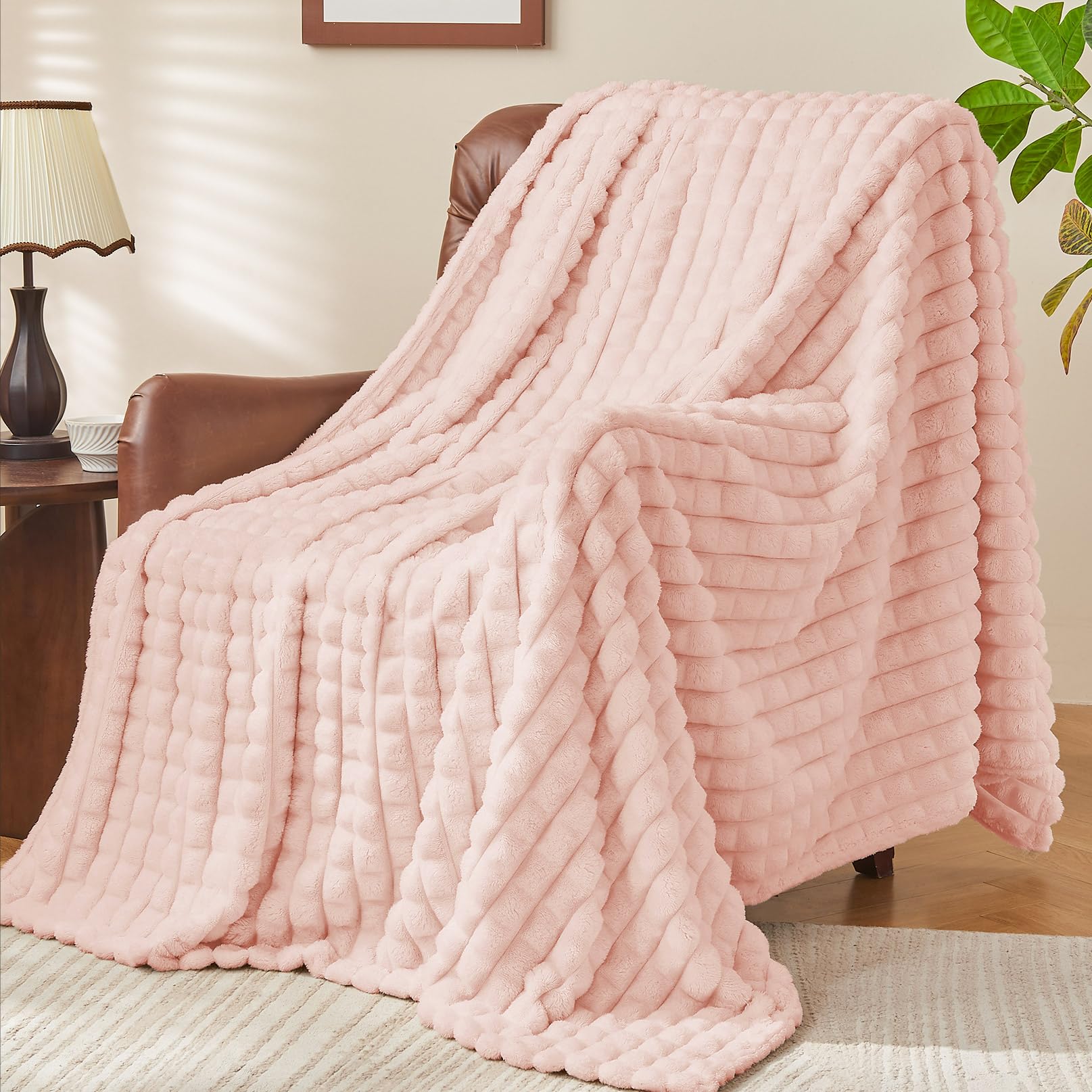BEDELITE Kuscheldecke Flauschig Decke Klein - weiche Flanell Decken Rosa 125x150 für Sofa, Deko Kariert Fleecedecke als Sofaüberwurf für Wohnzimmer, Throw Blanket Wide Use