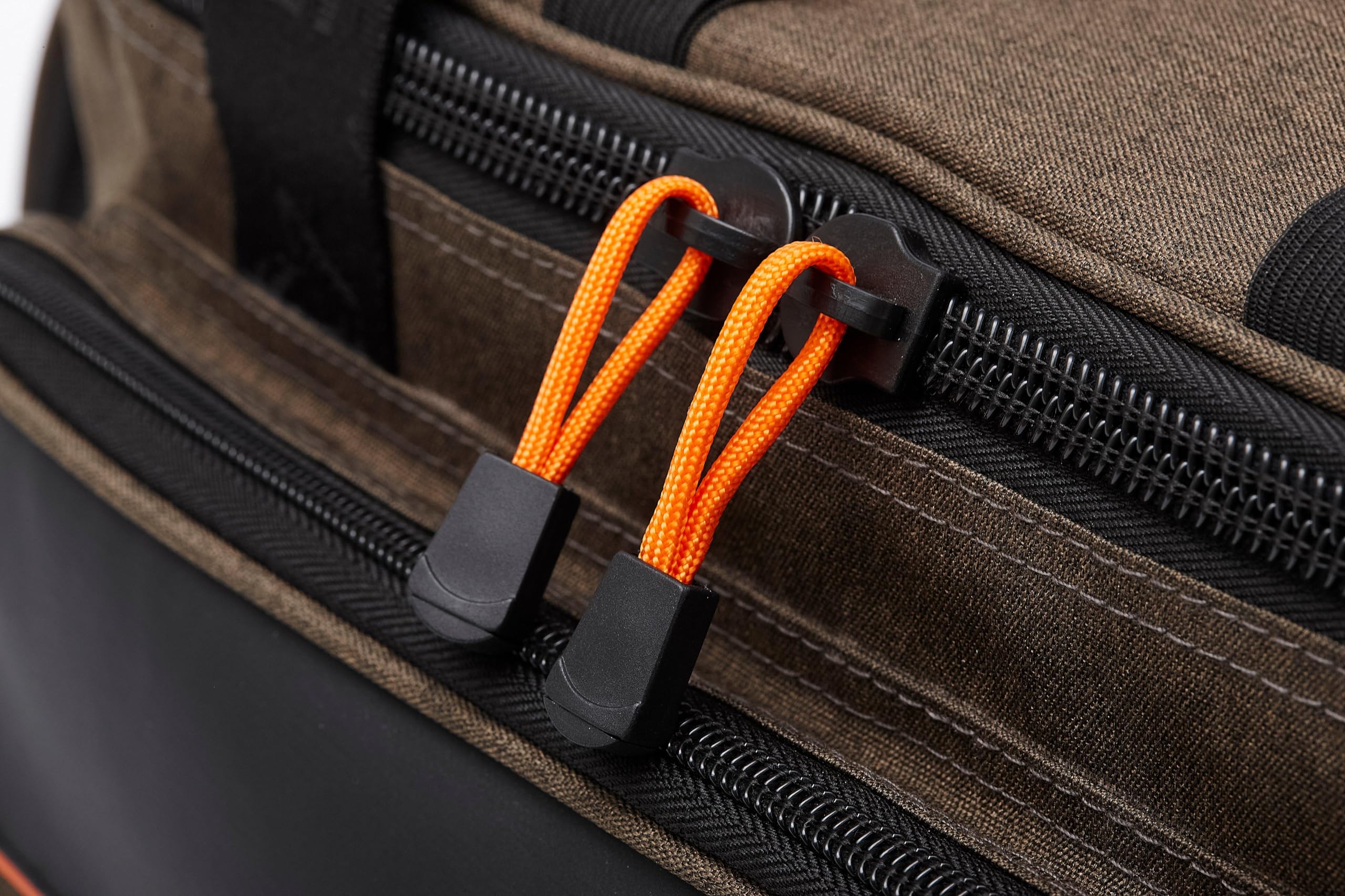 Savage Gear Sac à leurres spécialisé - Sac de pêche étanche avec Compartiments de Rangement Multiples, Rangement protégé Contre Les UV - Idéal pour la pêche sur la Berge, en Bateau et en Voyage 31L