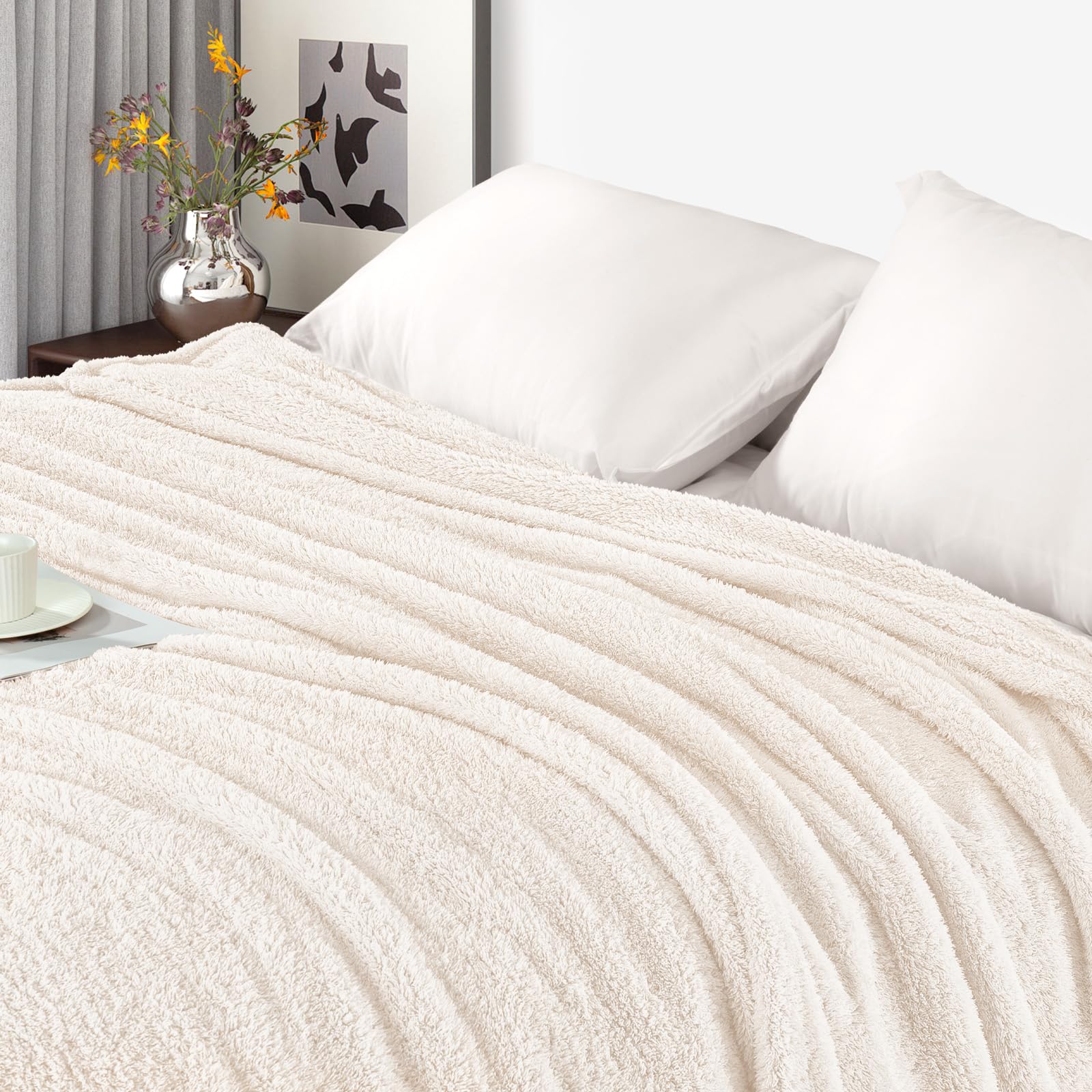 Exclusivo Mezcla Fleece Throw Blanket for Sofa Couch Soft Lightweight and Fluffy Bed Blankets - Image 4