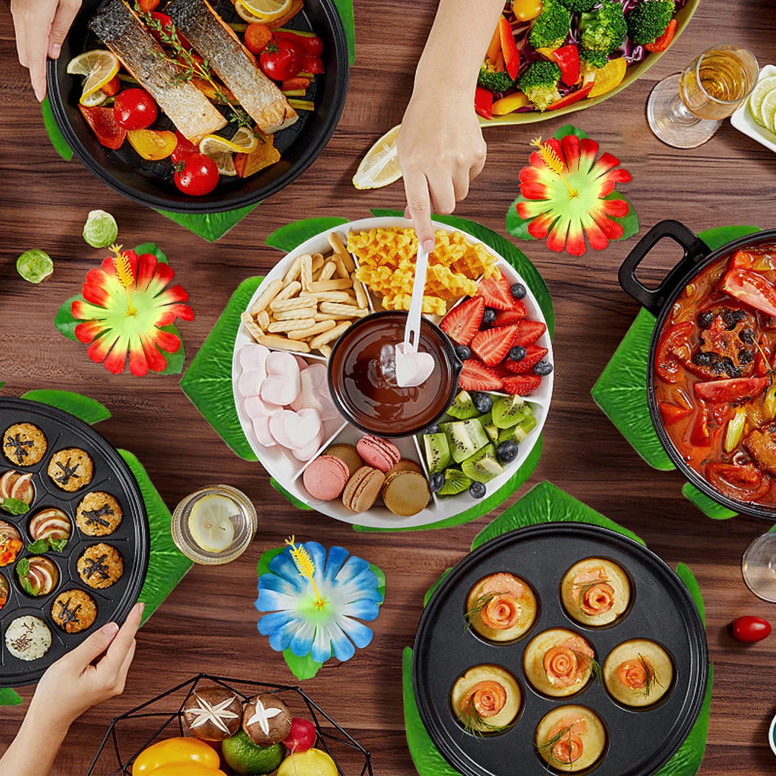 107 Pezzi Gonna Tavolo Hawaiana Tovaglia da Tavolo Set，Kit di Decorazioni per Feste Hawaiane，Foglie di Palma Fiori Hawaiani Cake Decorazioni, Perfette per la Spiaggia Estiva e Feste a Tema Hawaiano