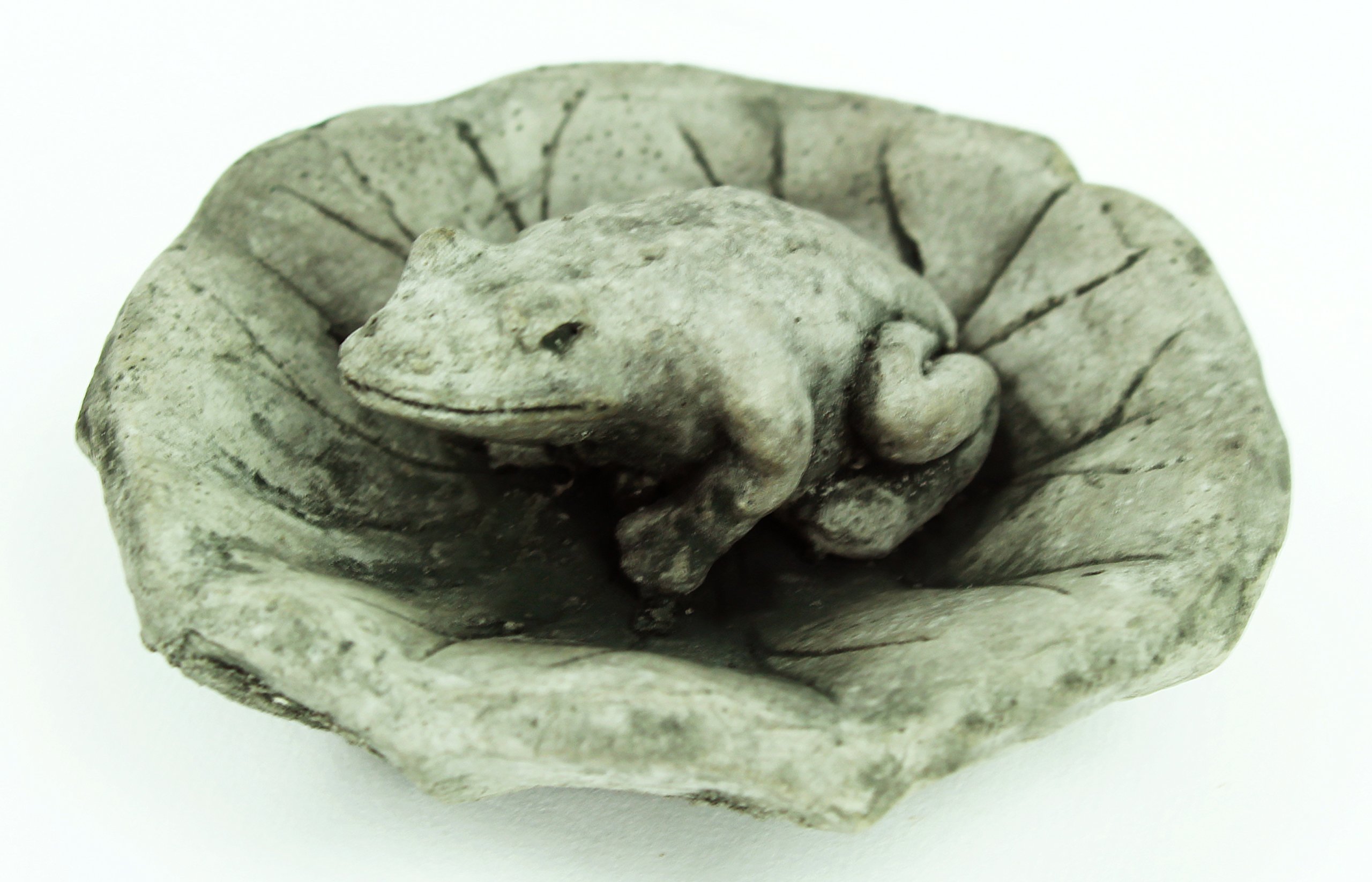 Frog on Lily Pad Garden Frog Concrete Garden Statue Cement Toad Figurine Cast Stone Figure Frogs Sculptures