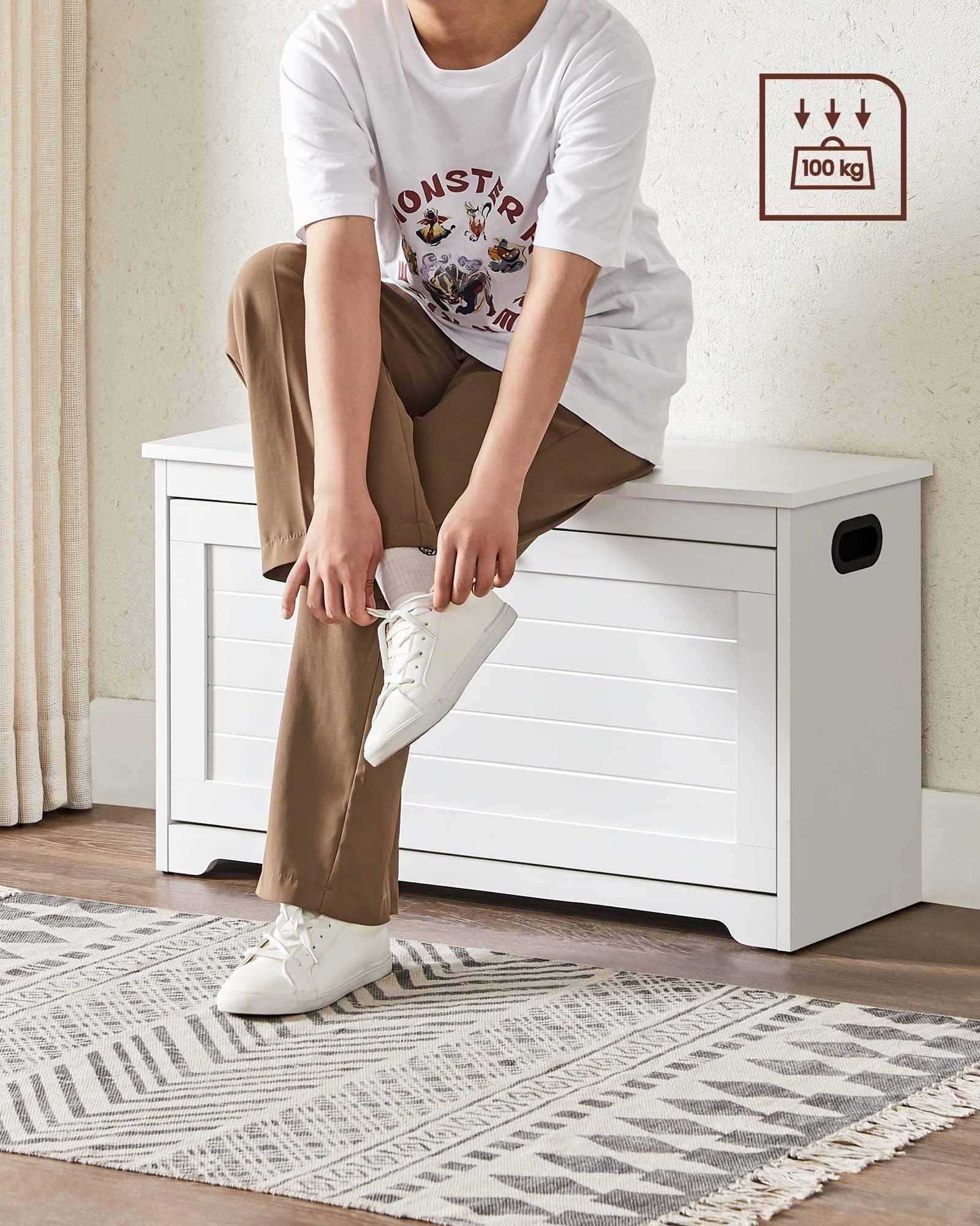 VASAGLE Panca Scarpiera, Scarpiera da Ingresso con 1 Anta a Ribalta, Divisore Interno Regolabile, Mobile Porta Scarpe, con Maniglie Incavate Laterali, 80 x 30 x 46 cm, Bianco LHS120T10