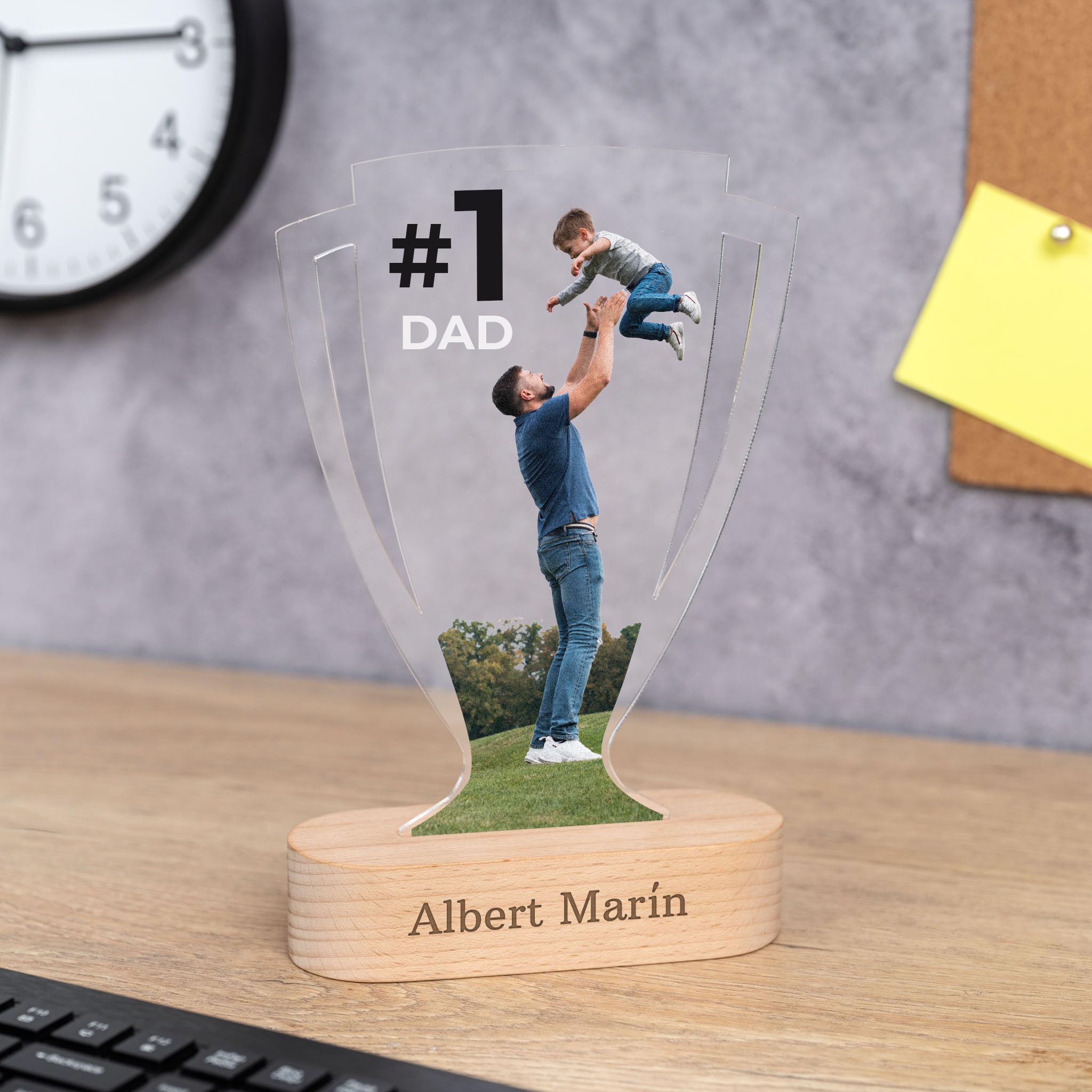 Wanapix | Trofeo Personalizado con Foto y Texto | Trofeo Copa Deportiva | Placa de Metacrilato Impresa a Color | Base de Madera Natural