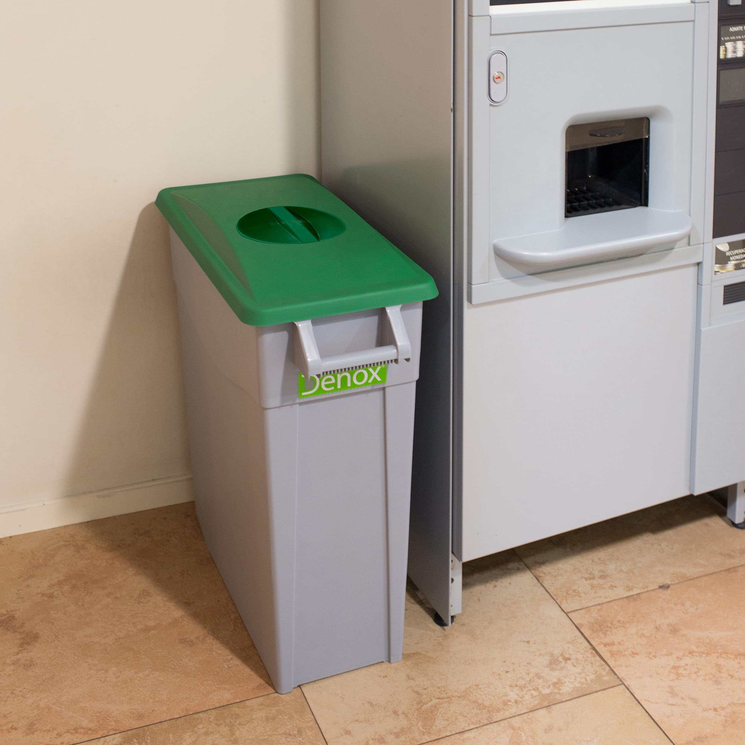 Contenedor de Residuos Zeus 65L Negro con Tapa Cerrada y Ruedas – Plástico Resistente, Encajable, Asa Ergonómica, Ideal para Desechos Generales y Colectividades | Denox