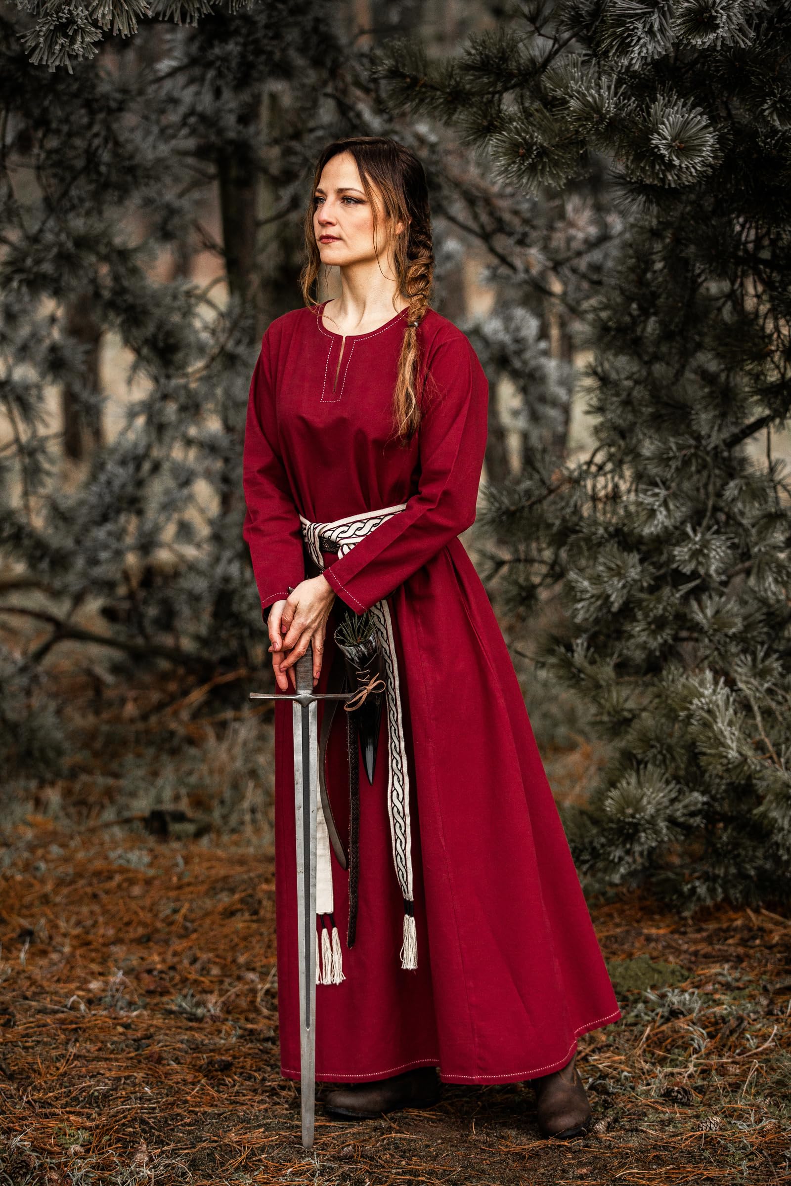 Leonardo Carbone® Damen Kleid Wikinger Unterkleid Helga | Aufwendige Stickereien | Fließende Silhouette | Karneval, Halloween, Cosplay, LARP, Mittelalter, Wikinger | 100% Baumwolle Rot 2XL
