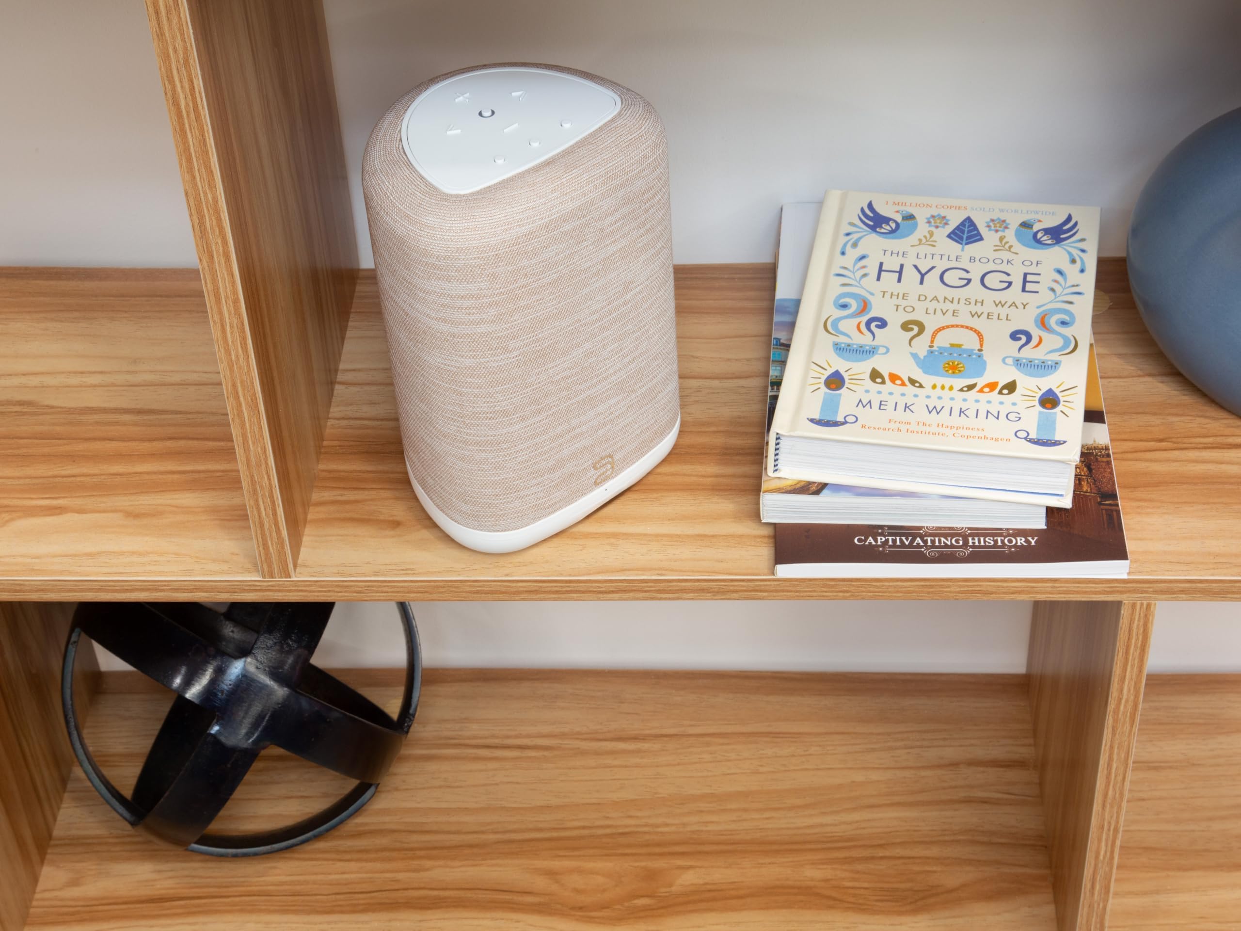 Bluesound Pulse Flex Bluetooth senza cavo Hi-Res All-in-One, AirPlay 2, Spotify Connect, Alexa Skills, altoparlante audio multi-room (bianco/marrone chiaro)