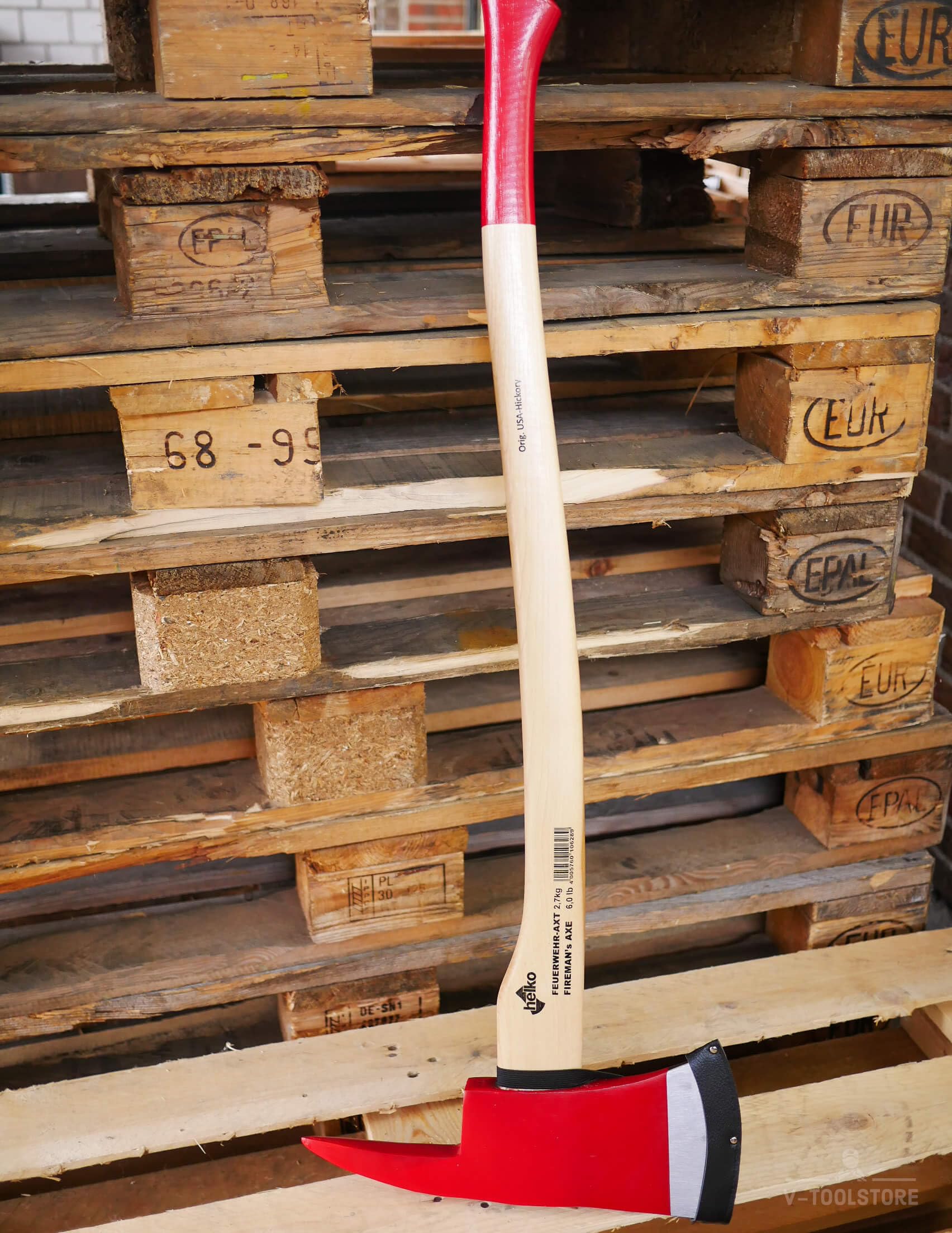 Helko Feuerwehraxt | Internationales Modell | 90 cm | 2,7 kg | Hickory-Stiel | Inklusive Schneidenschutz | Robuste Axt für den professionellen Einsatz