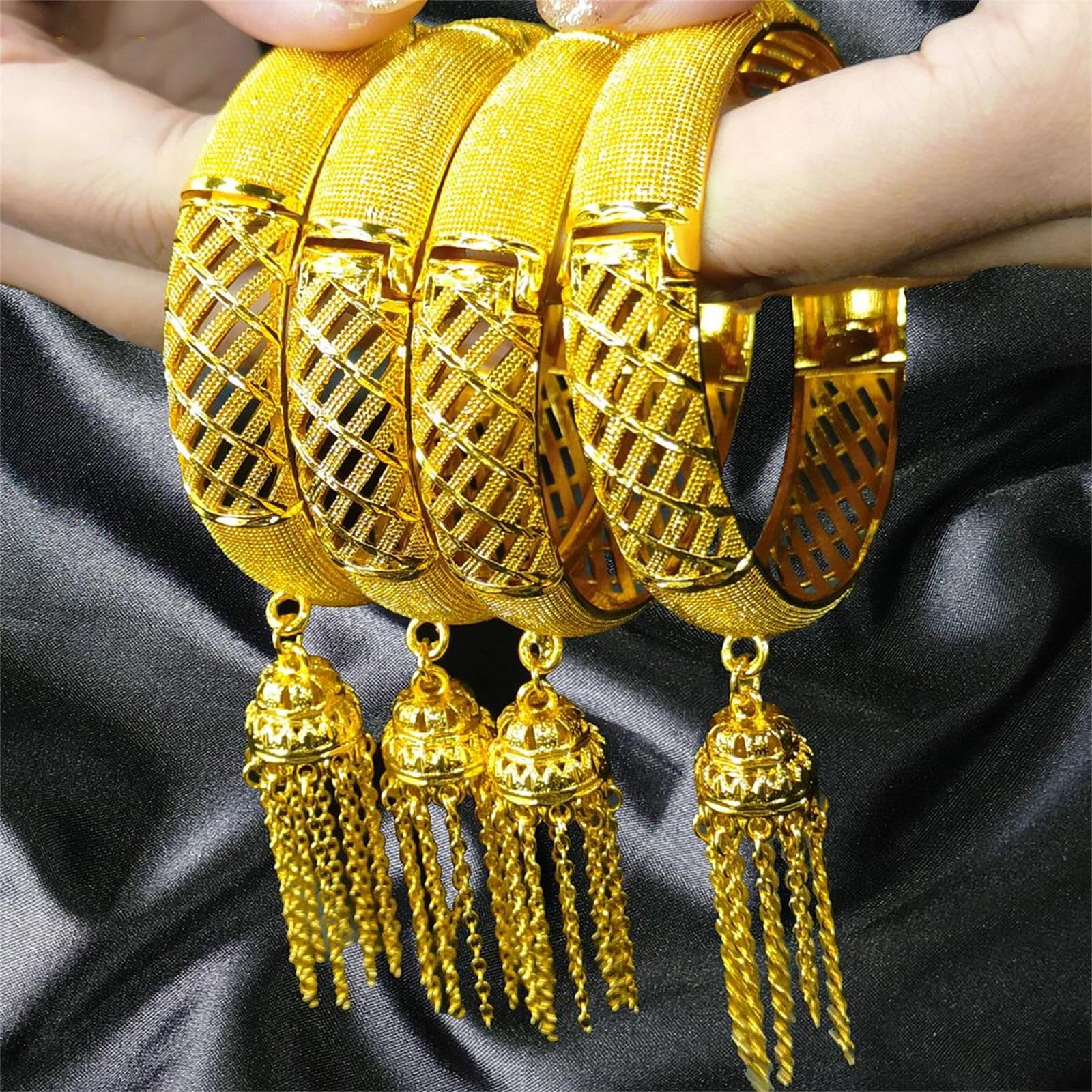 YDYDTTKD Bracciale Rigido Color Oro con Ciondolo Nappa per Donna in Metallo ramato Stile Bohémien a Forma di Gioielli di Lusso da Sposa