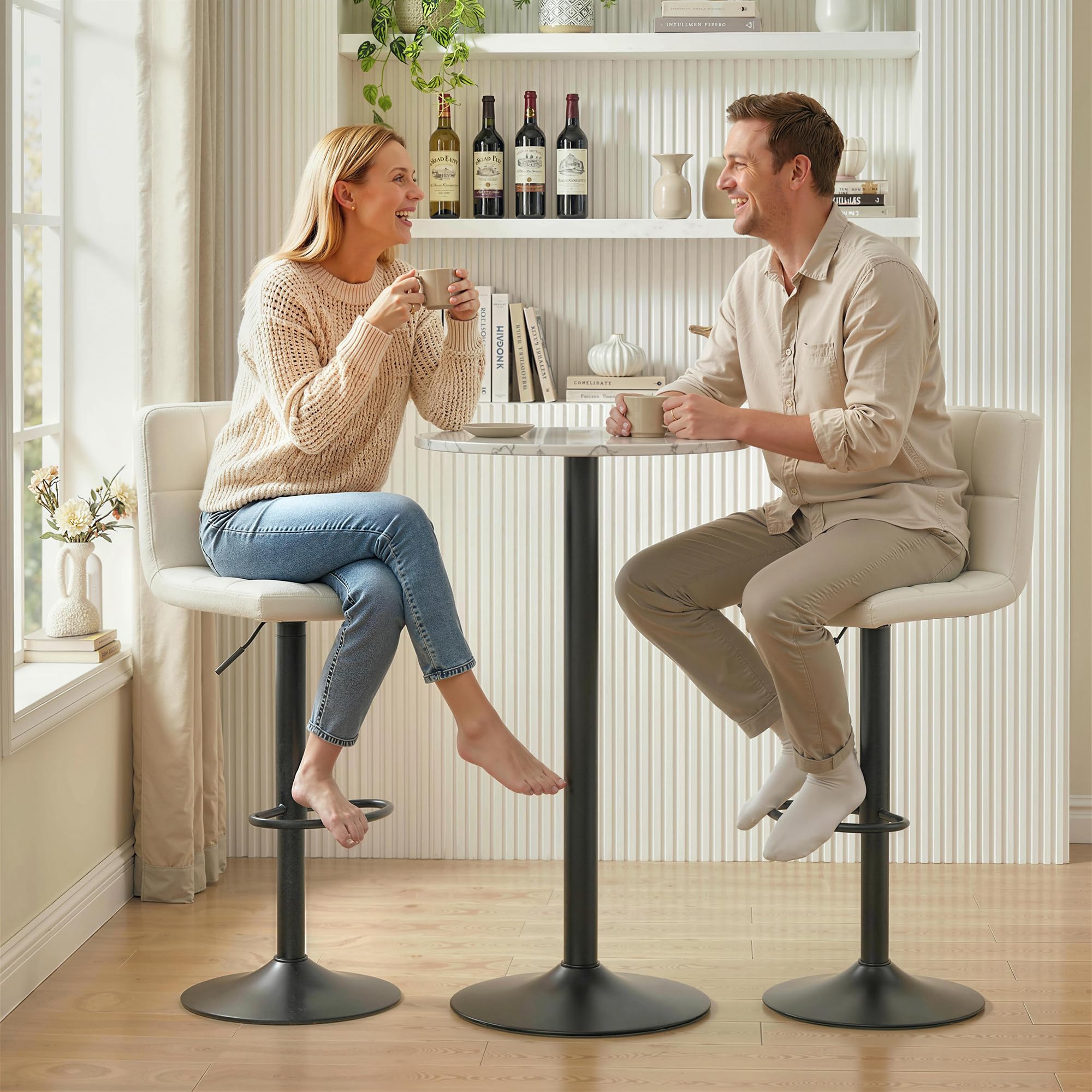 HOMCOM Set 2 Sgabelli Bar in PU Girevoli a 360° con Altezza Regolabile, Sgabelli Cucina Alti con Seduta Morbida, Poggiapiedi, Schienale, Struttura in Acciaio, Sedie Bar per Penisola Cucina, Crema