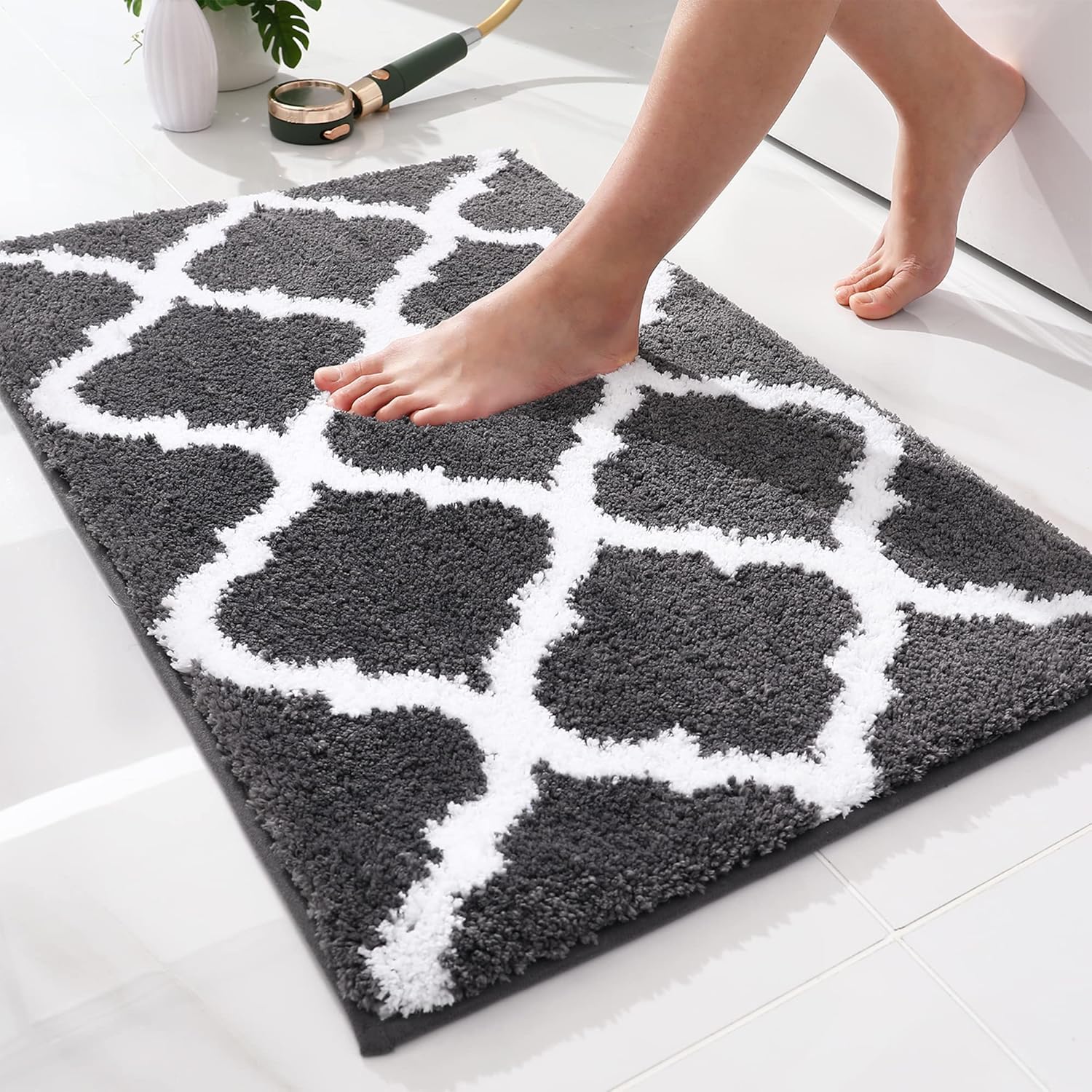 OLANLY Luxury Bath Mat, Soft and Absorbent Microfiber Bathroom Rugs