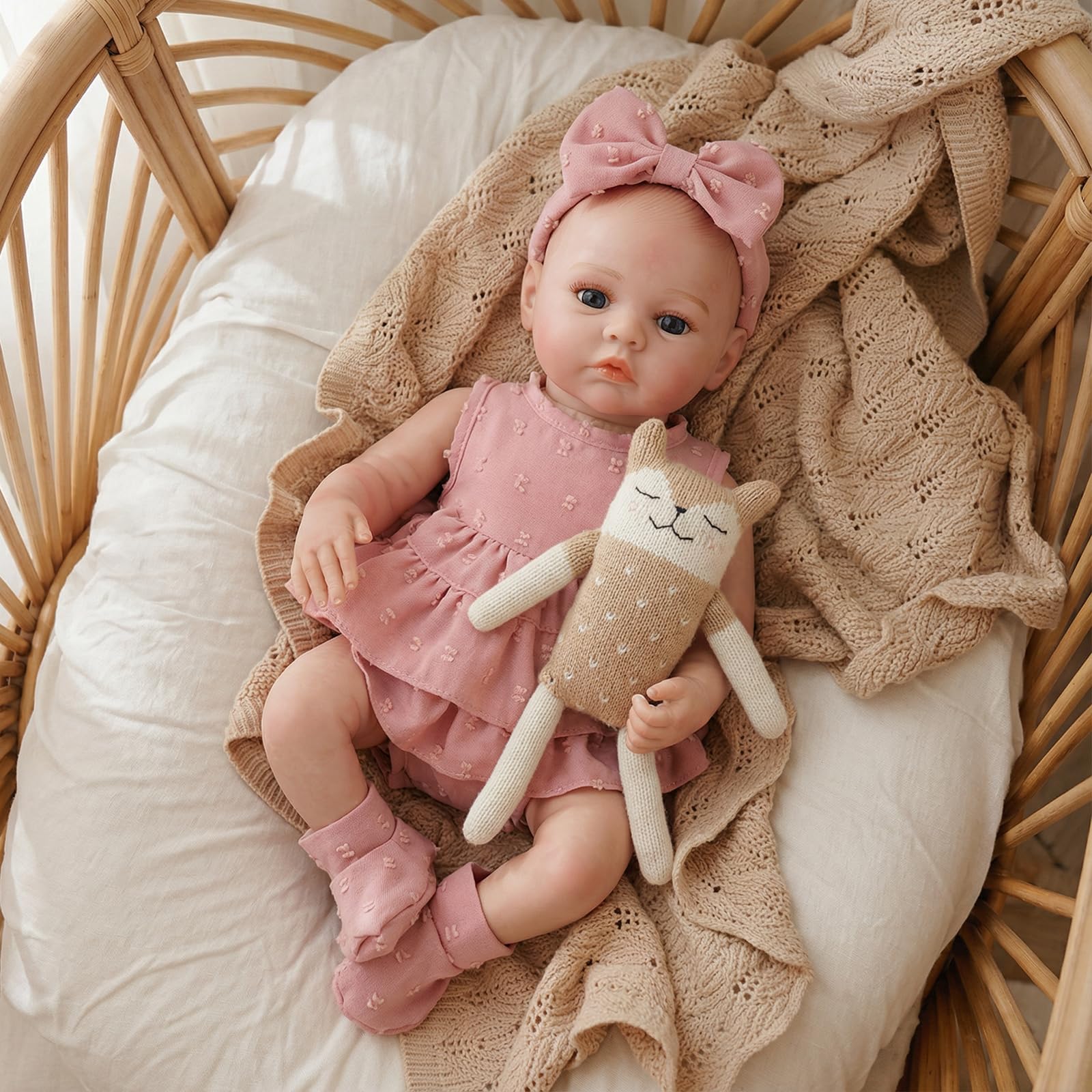 Lebensechte Reborn Baby Puppe mit Zwei Outfits - 43cm Weichkörper Babypuppe wie EIN echtes Baby, Handbemalte Details & Sichtbare Venen