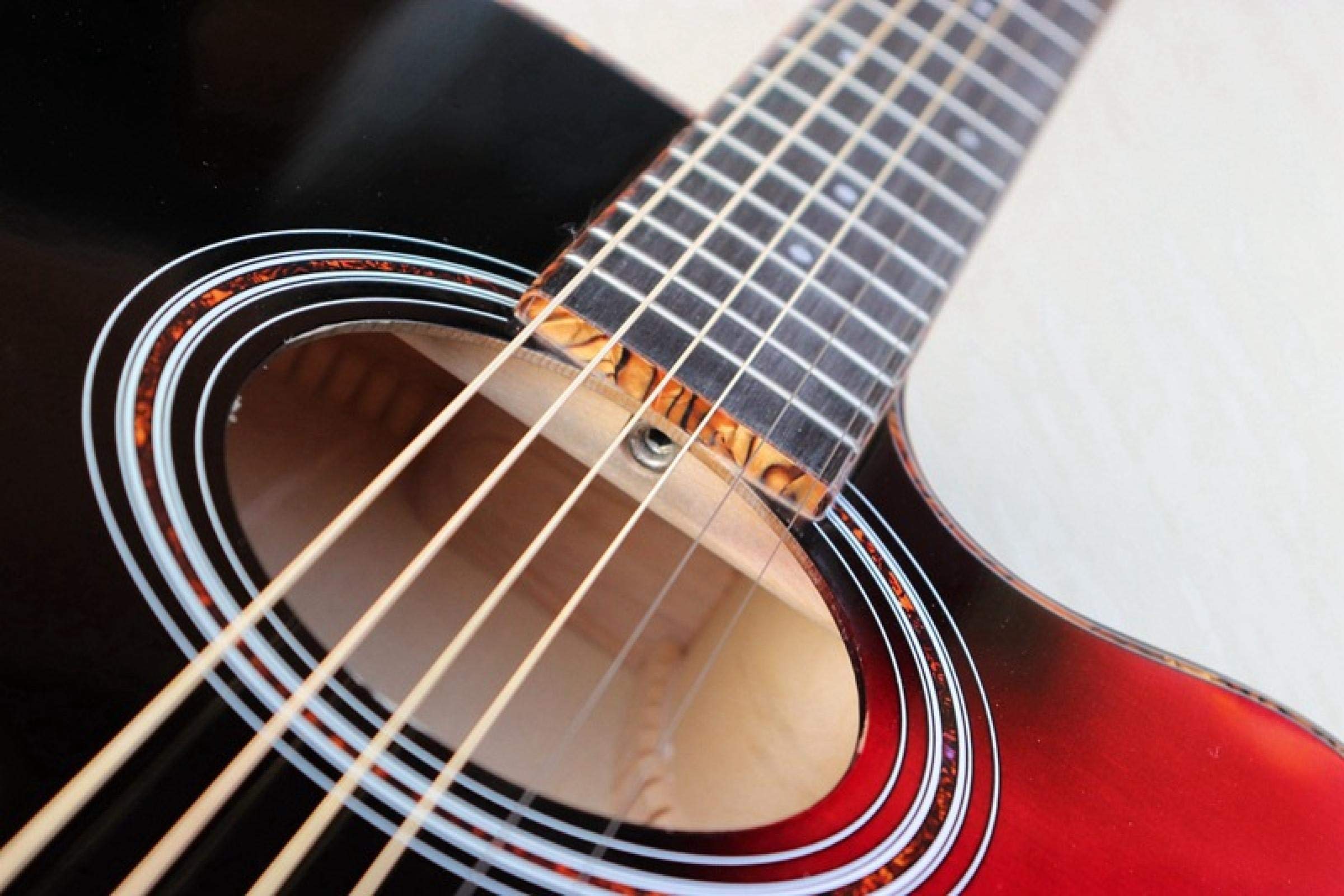 Chitarra elettrica da 40 pollici Superficie in abete Basso singolo in legno Pannello laterale posteriore Luce Chitarra popolare Scatola dal vivo Guitarra per principianti 40 pollici Chitarra acustica