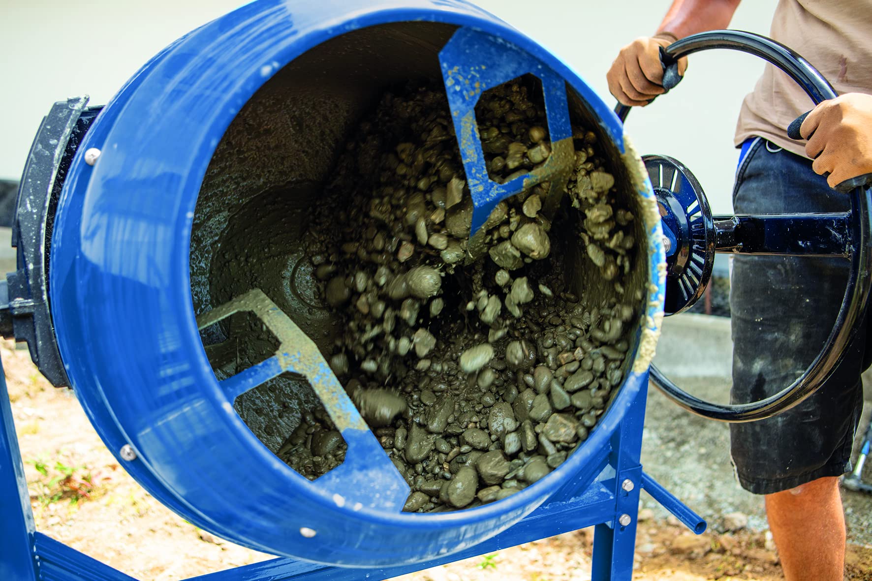 Scheppach Betonmischer MIX125 + Siebtrommel (125L Fassungsvermögen, 550W Mörtelmischer, Zementmischer mit Gußzahnkranz und Kompostsieb)