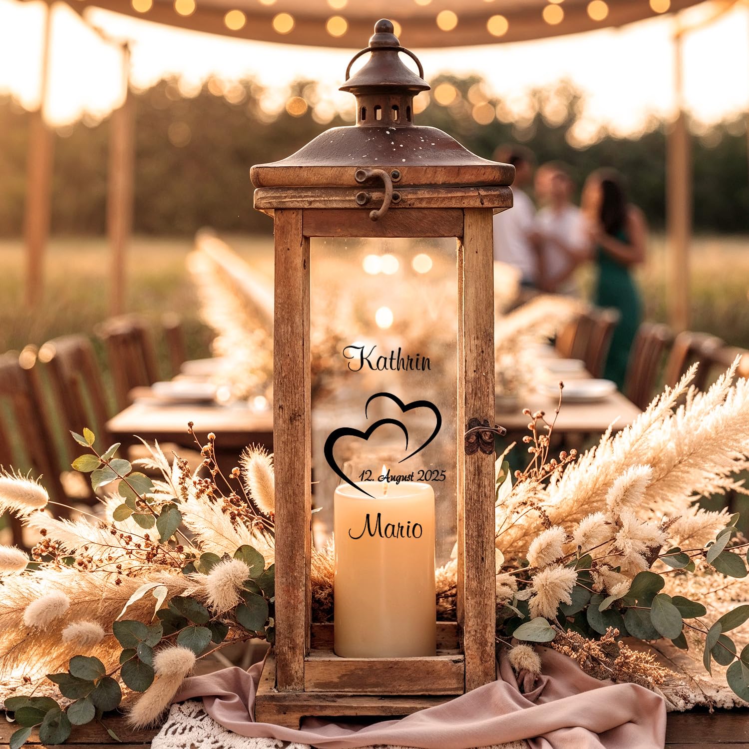 Personalisierte Landhaus Laterne | XL Holzlaterne 42 cm groß | Geschenk zum Hochzeitstag Hochzeitsgeschenk | Geschenkidee Hochzeitstag Mann Frau Großeltern | Gartendeko Gartenlaterne | Herzen - Datum