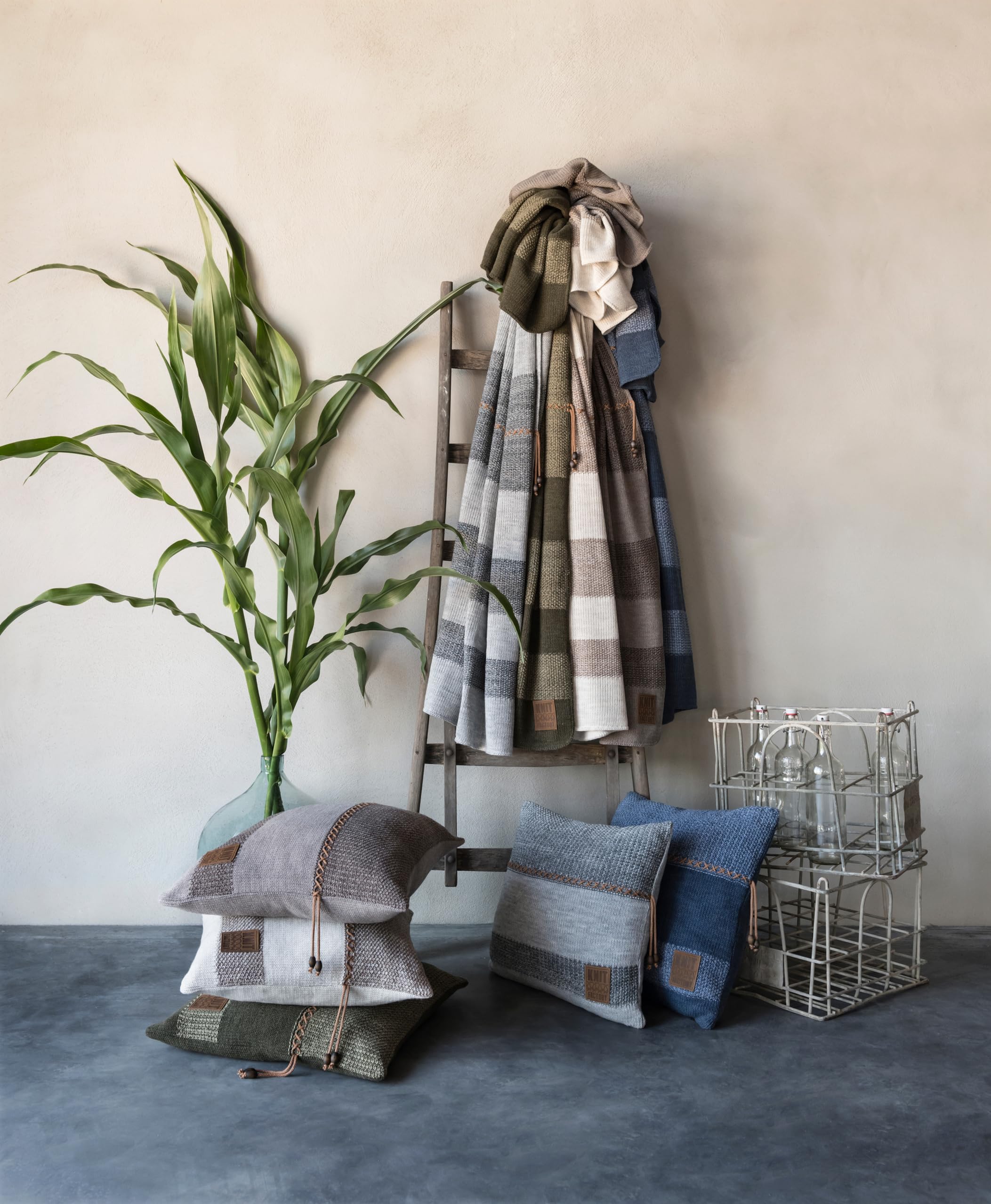 KNIT FACTORY - Roxx Rechteckiges Zierkissen - Beige/Schwarz - 60x40 cm