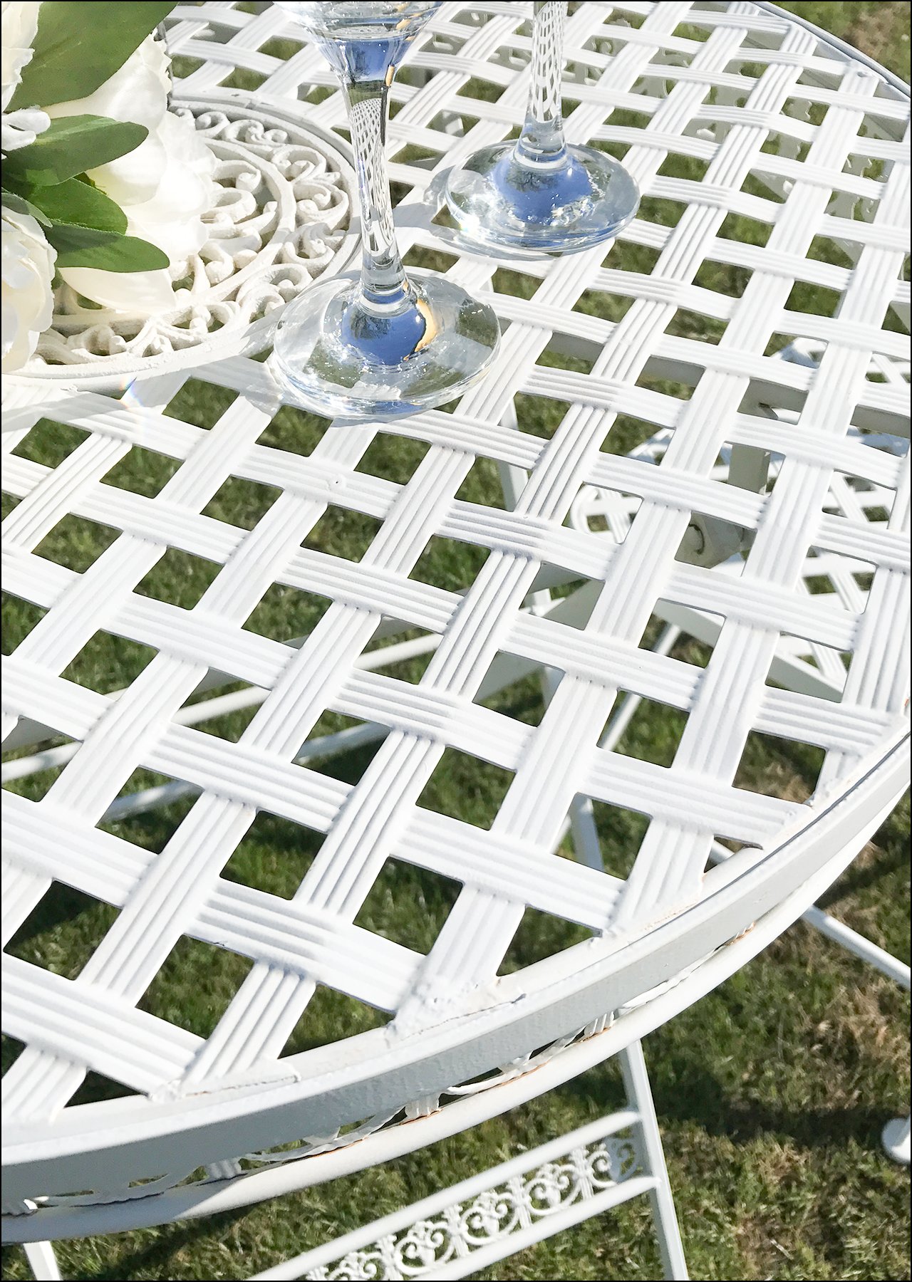 White Vintage Style Garden Set of Iron Table and Chairs