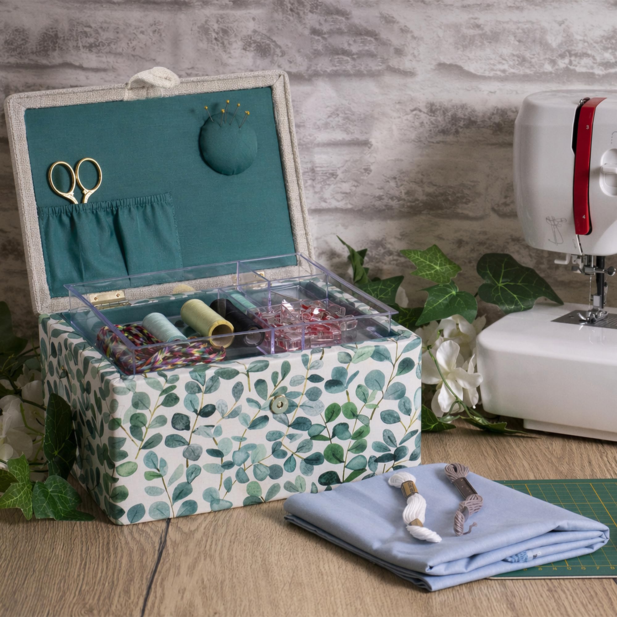 Hobby Gift Caja de Costura Mediana con Asa, Cesta de Algodón para Almacenaje de Costura, Organizador con Compartimentos para Herramientas y Accesorios, 18,5 x 25,5 x 14,5 cm, Eucalipto