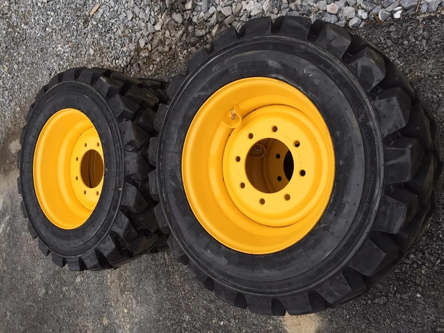 (1) Galaxy Tires Heavy Duty 10-16.5 Hulk L-5 Skid Steer Tire on Wheel/Rim (8 lug) for New Holland-10PLY -10X16.5 (Right side mount)