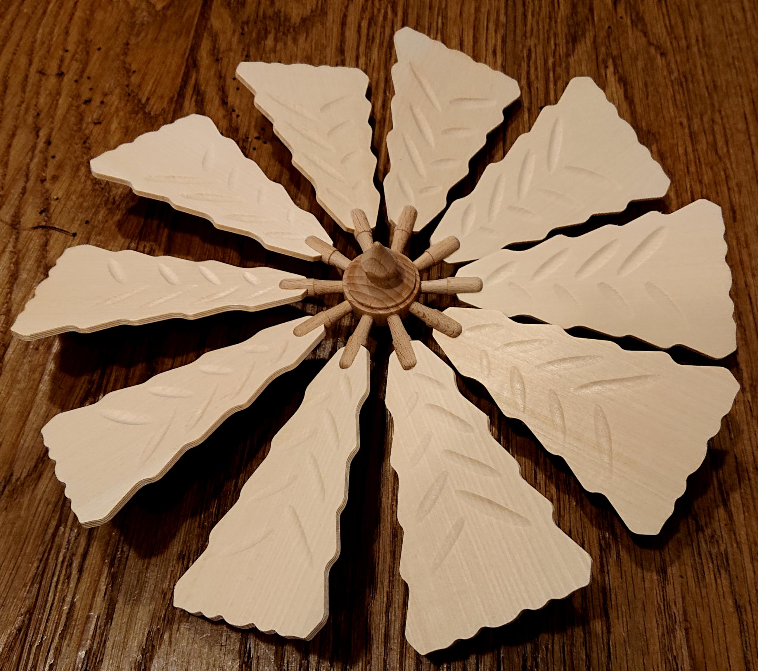 Kunststube Marienberg - Flügelrad für Pyramide, 30cm Durchmesser, Flügel aus Lindenholz - Pyramidenflügel massiv geschnitzt - Handarbeit aus dem Erzgebirge