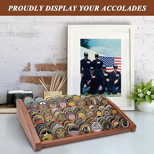 Miniatura 6 de DecoWoodo Estuche de exhibición de monedas de desafío militar, soporte de monedas de madera de 12 filas con capacidad para 100 monedas, soporte de
