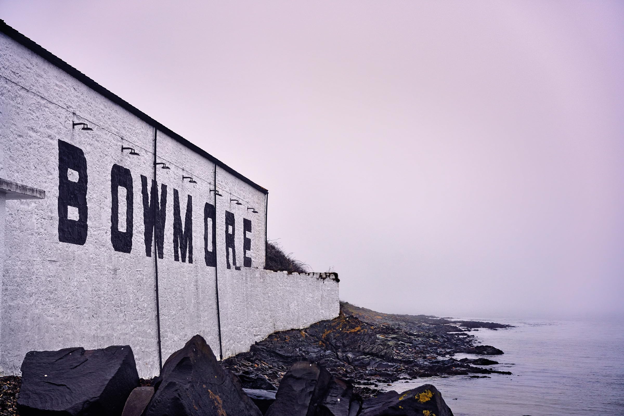 Bowmore 15 Jahre | Islay Single Malt Scotch Whisky | mit Geschenkverpackung | rauchig mit einem Hauch von Sherry | 43% Vol | 700ml Einzelflasche