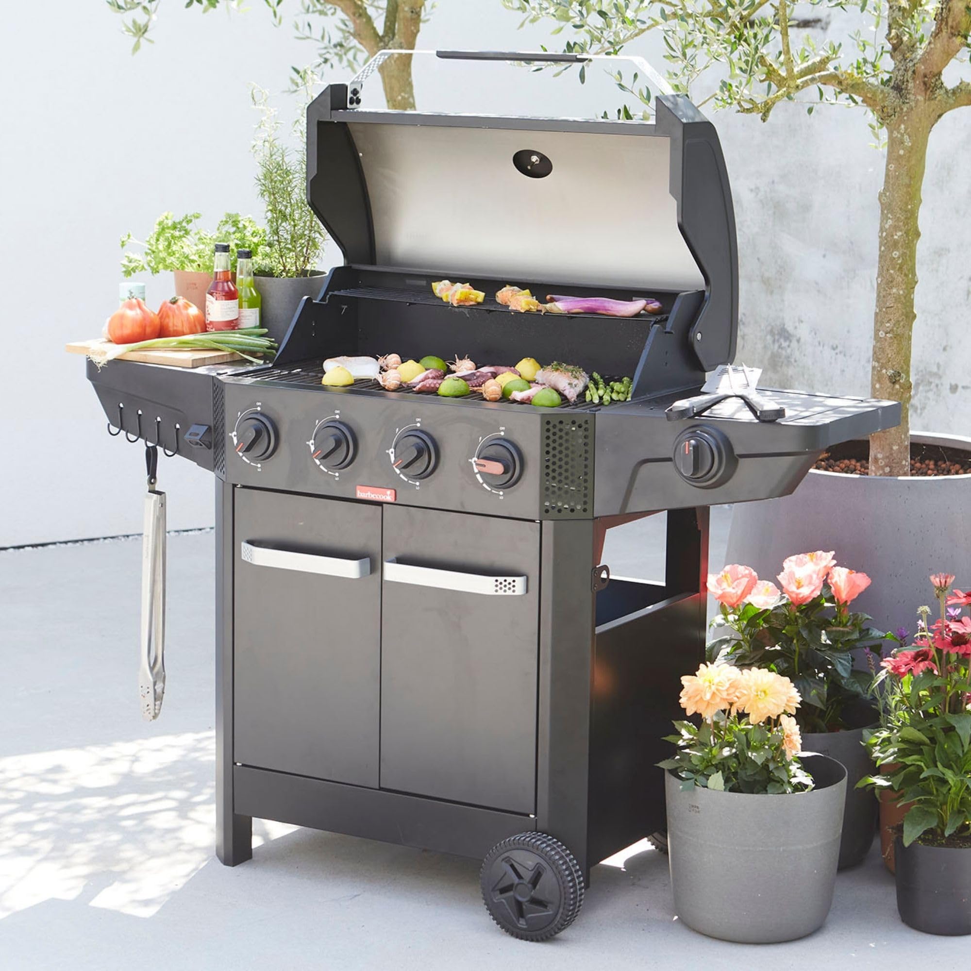 Barbecook grill gazowy Luca 412 145.4x60.3x112.3cm czarny z szafką i palnikiem bocznym