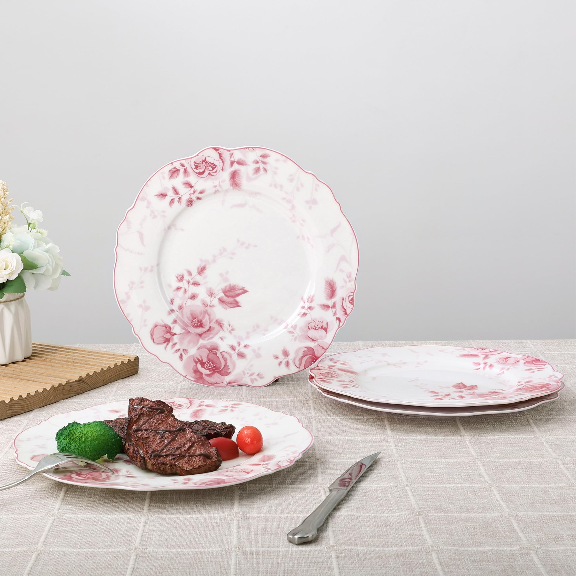 fanquare Lot de 4 Assiettes Plates Roses à Fleurs, 26,7 cm, Grandes Assiettes Rondes en Porcelaine pour Pâtes, Hors-d'œuvre et Steak, Adaptées au Micro-ondes et au Lave-vaisselle