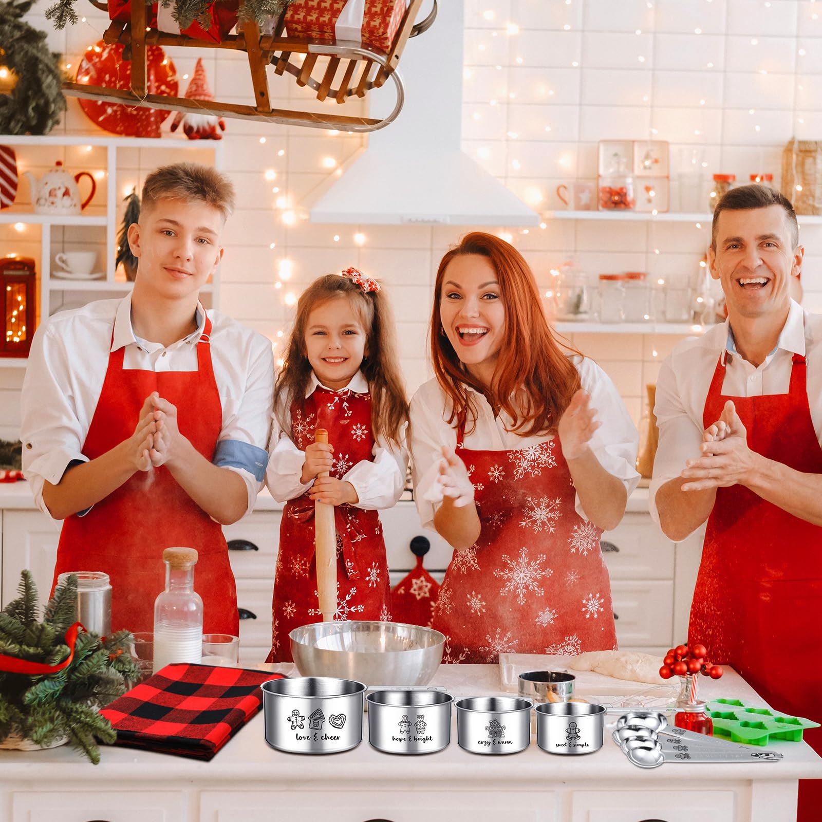 Nuogo 10-teiliges Weihnachtsmessbecher- und Löffel-Set, Weihnachtsgeschenkbox, enthält 4 Edelstahl-Messbecher, 4 Messlöffel und 1 rotes und schwarzes kariertes Handtuch, Weihnachtsgeschenk für Frauen
