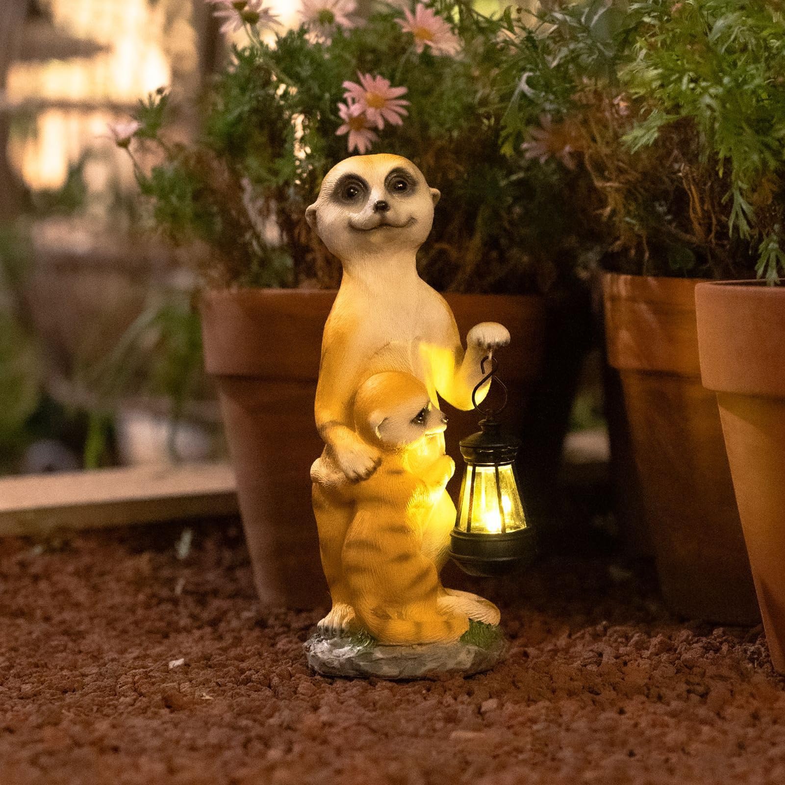 Solar Erdmännchen Gartenfigur mit Solarlaterne, Kunstharz, Stil 1 | Solarbetriebene Laterne leuchtet automatisch bei Dunkelheit, wetterfeste Harzfigur für Garten, Terrasse und Fensterbank