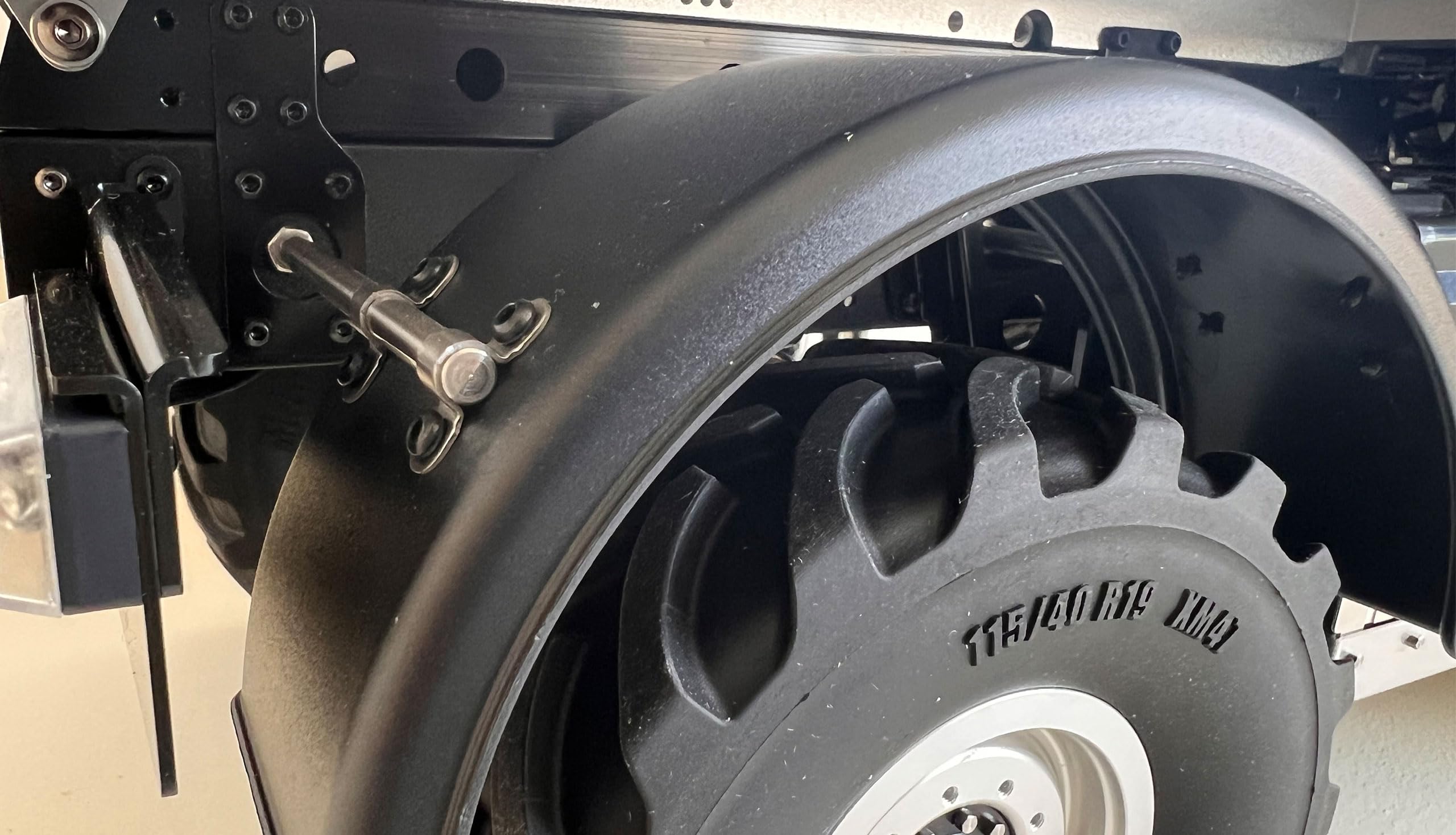 Amewi Mercedes-Benz Unimog Geräteträger 4WD 1:10 ARTR anthrazit RC ferngesteuert Lizenz Fahrzeug